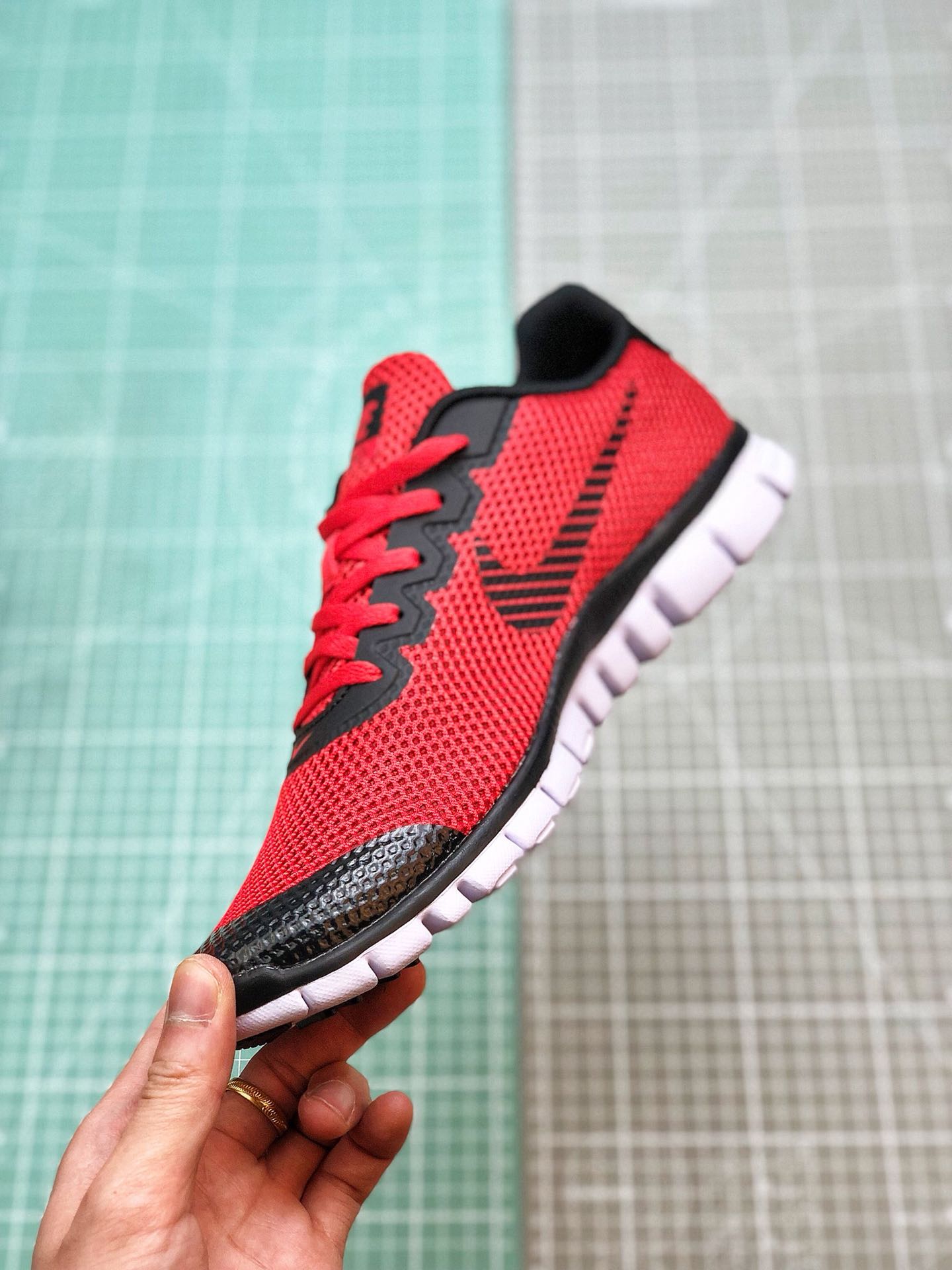 130 2019夏季Nike FREE 3.0V2夏季赤足透气面跑鞋806568-004