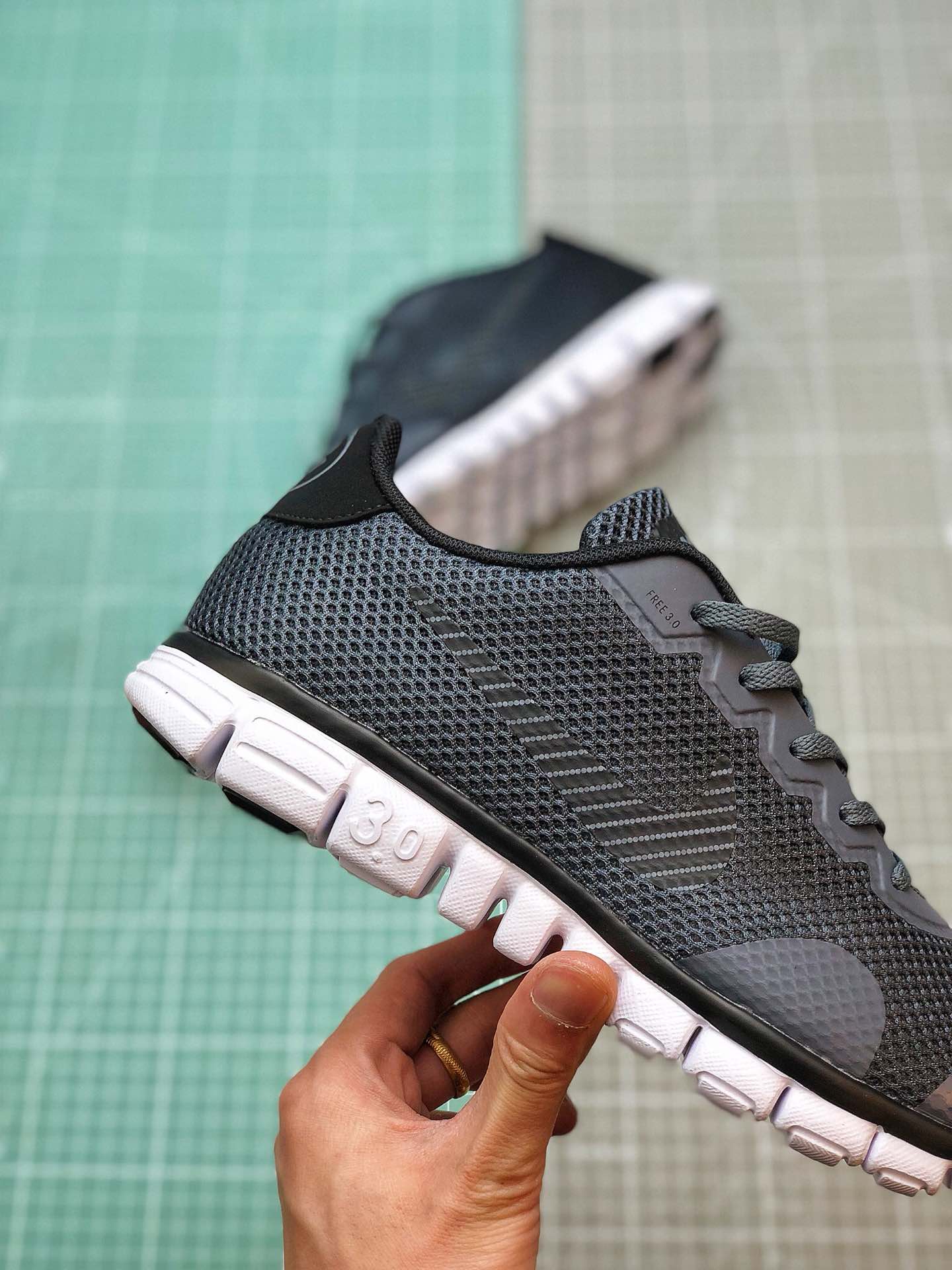 130 2019夏季Nike FREE 3.0V2夏季赤足透气面跑鞋806568-006