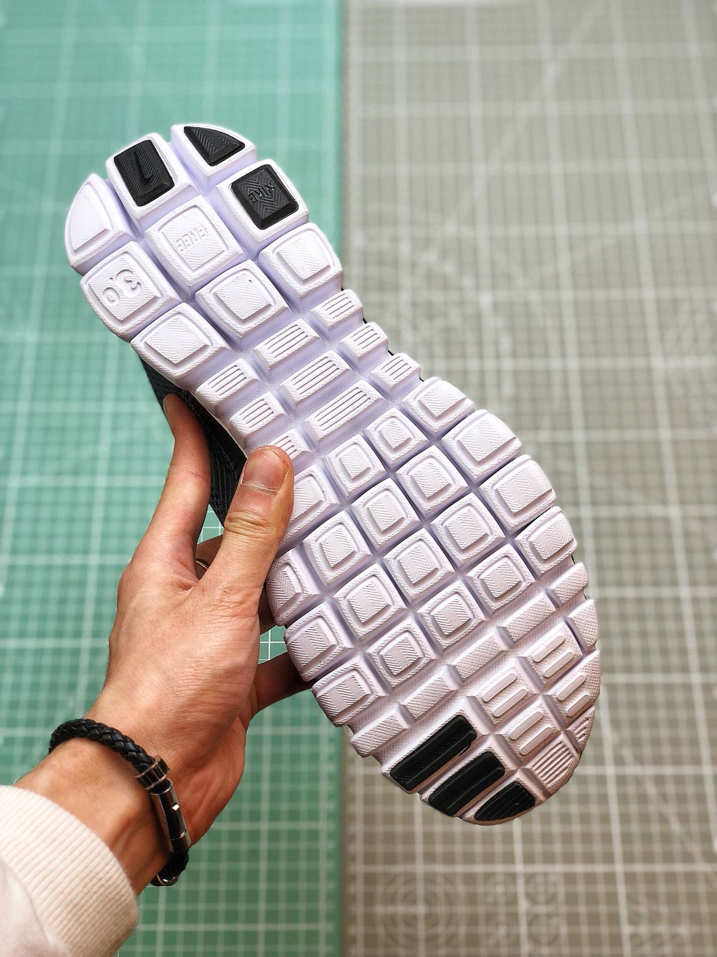 130 2019夏季Nike FREE 3.0V2夏季赤足透气面跑鞋806568-006
