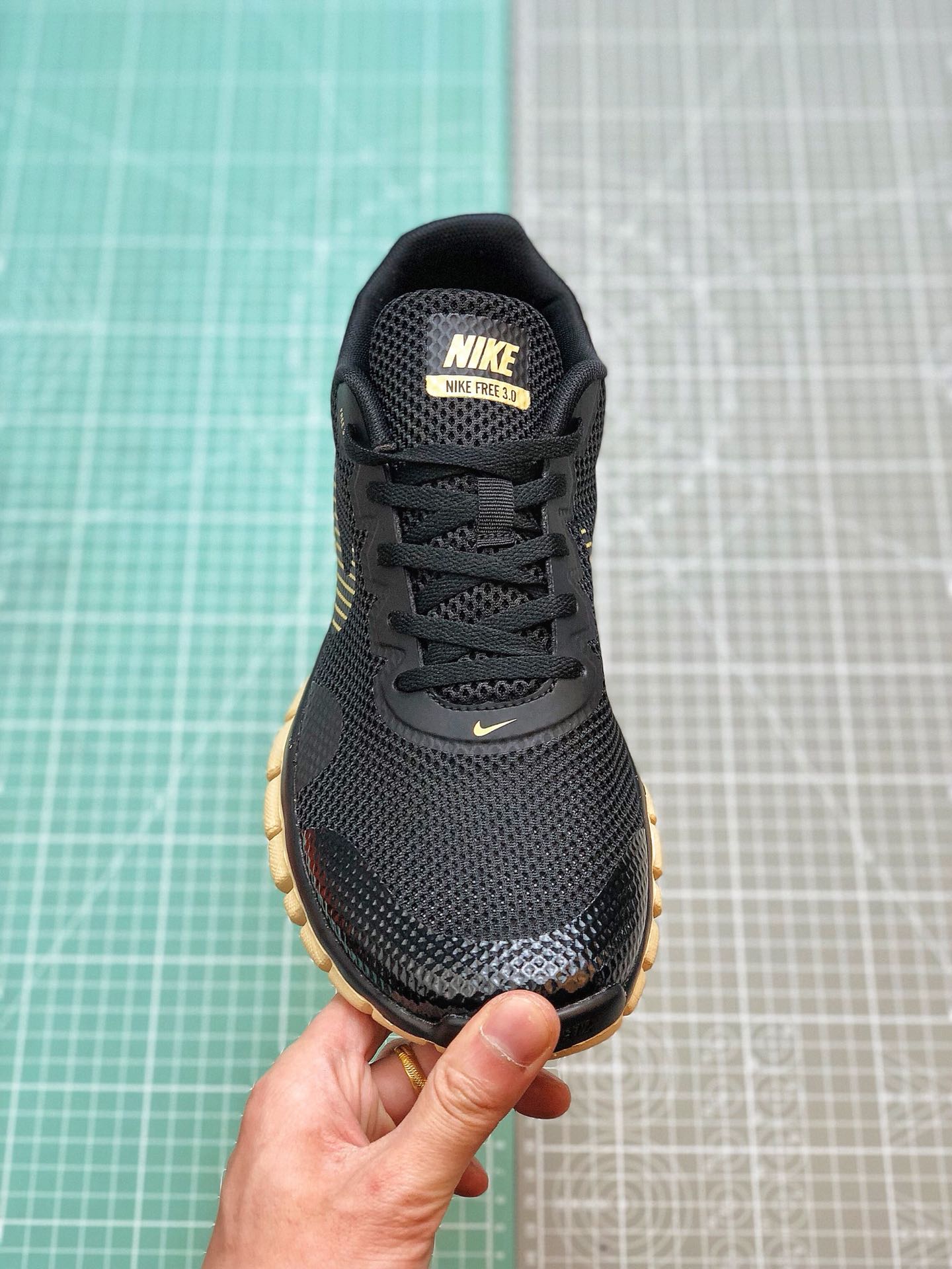 130 2019夏季Nike FREE 3.0V2夏季赤足透气面跑鞋806568-008