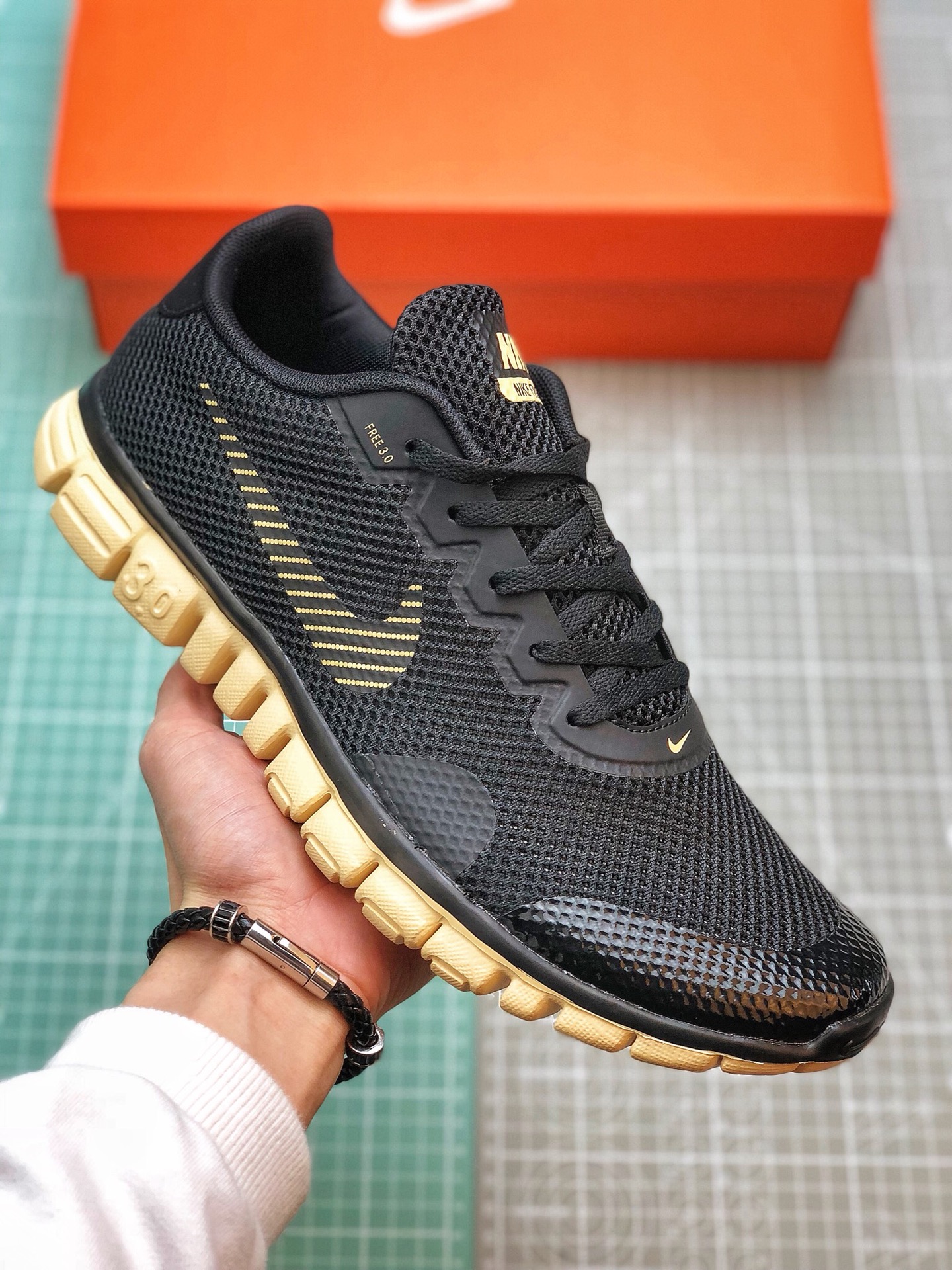 130 2019夏季Nike FREE 3.0V2夏季赤足透气面跑鞋806568-008