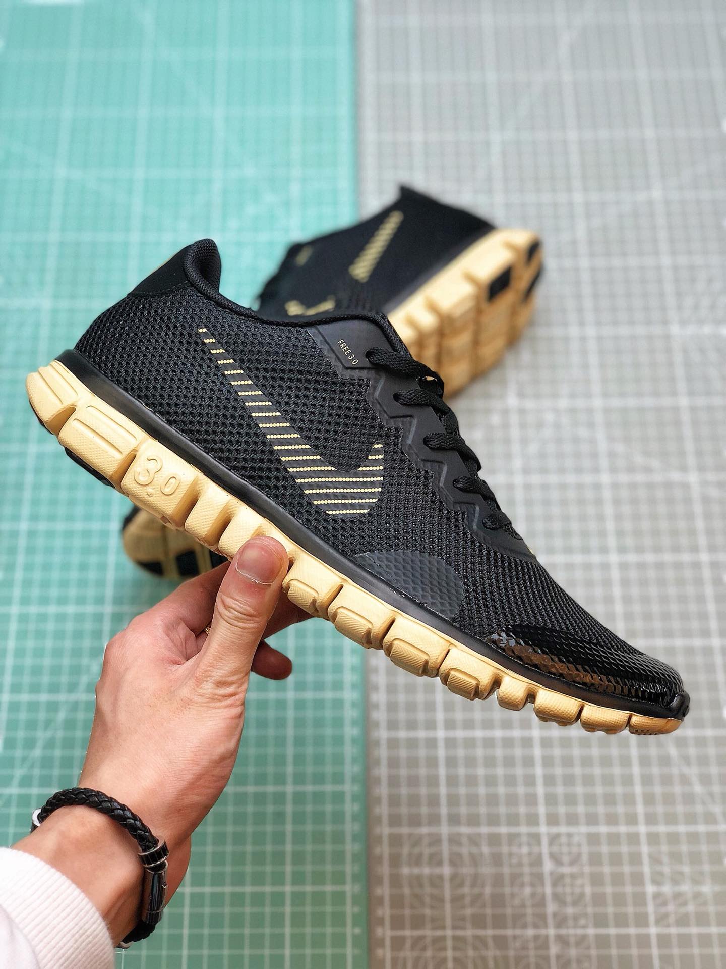 130 2019夏季Nike FREE 3.0V2夏季赤足透气面跑鞋806568-008