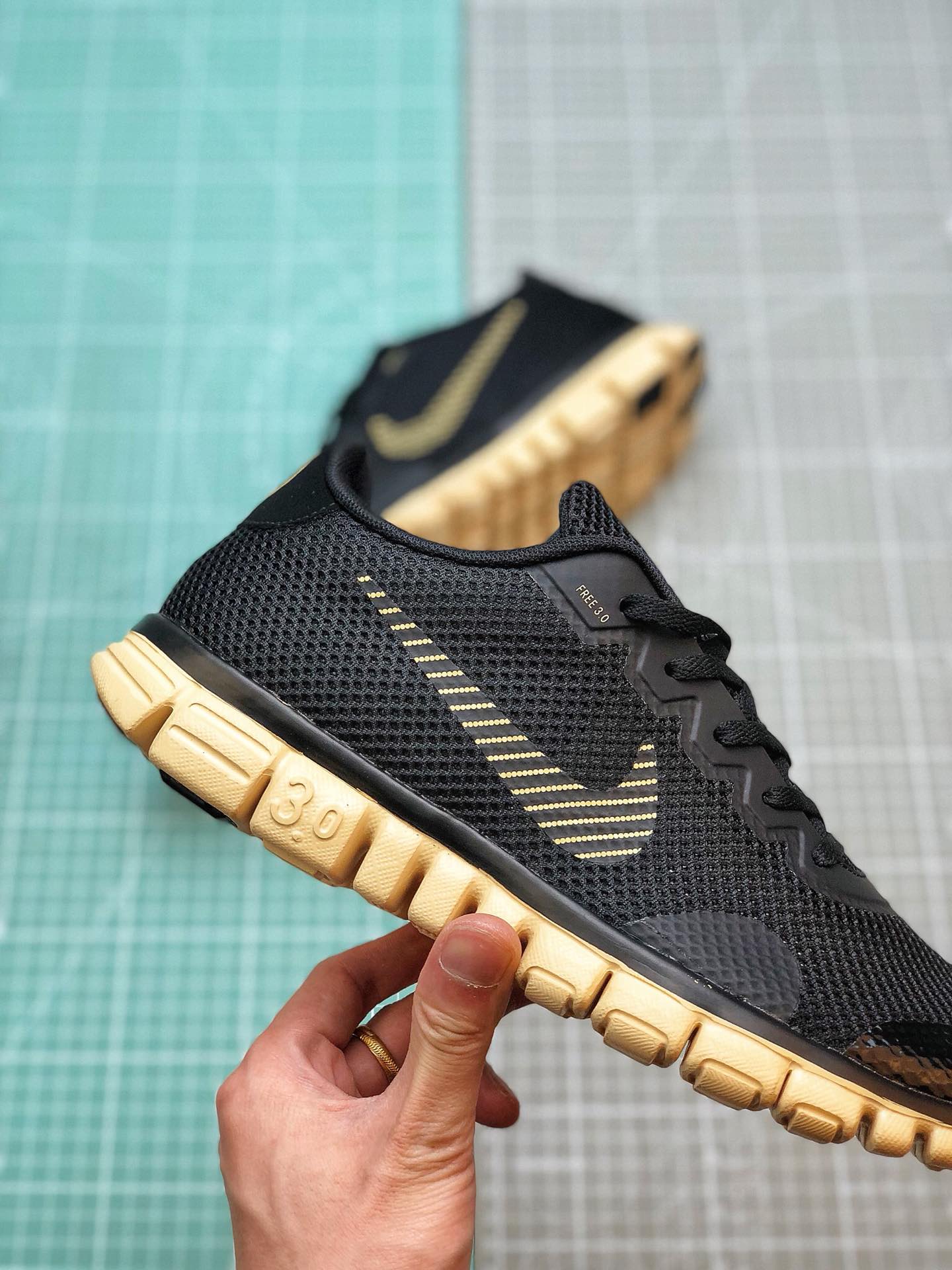130 2019夏季Nike FREE 3.0V2夏季赤足透气面跑鞋806568-008