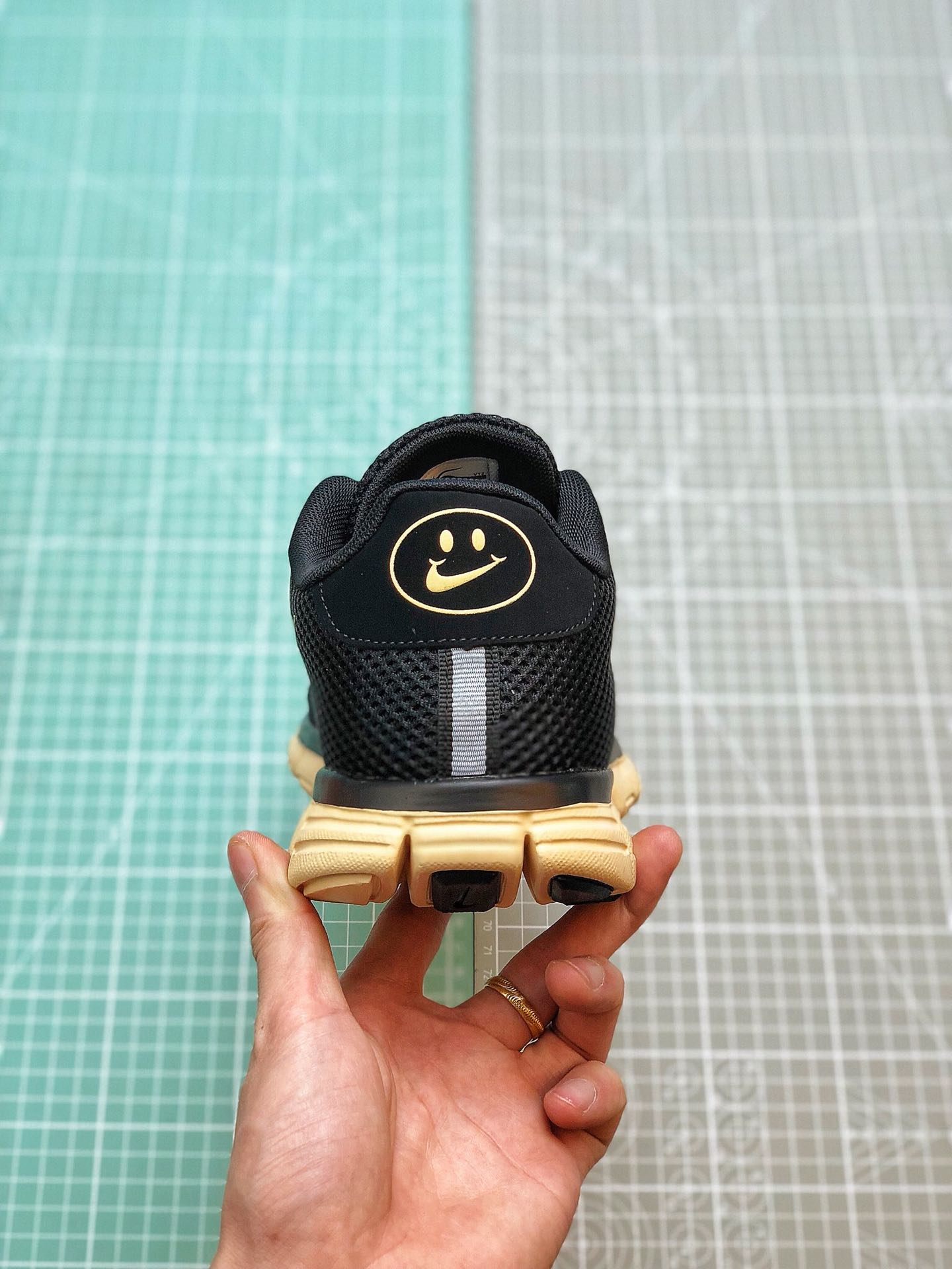 130 2019夏季Nike FREE 3.0V2夏季赤足透气面跑鞋806568-008