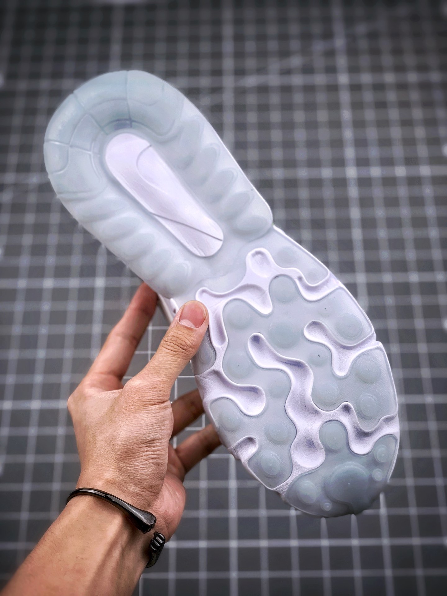 220【AIR MAX REACT270 新品】Nike React Air Max 270混合科技后掌半气垫慢跑鞋AQ9087-108
