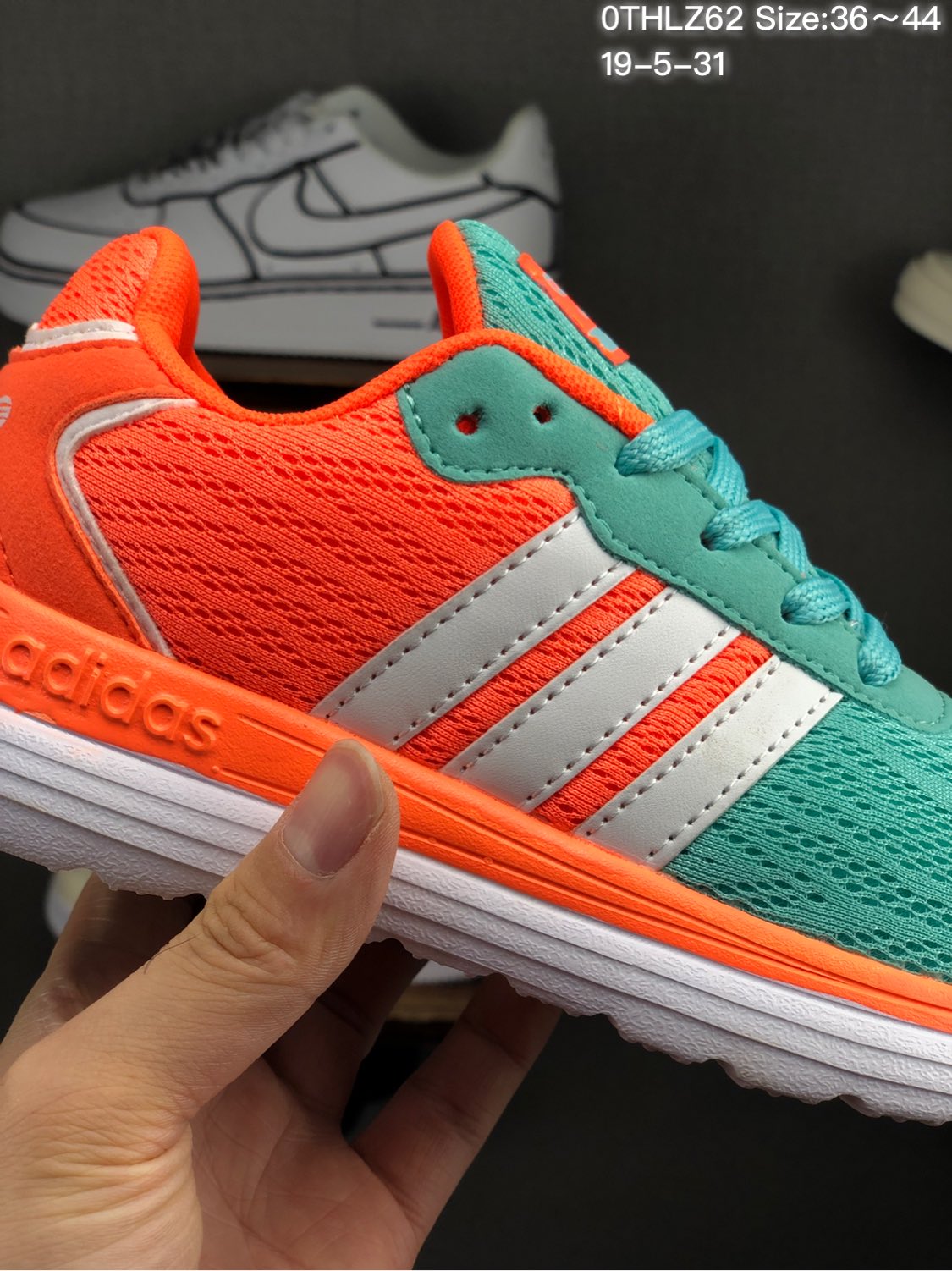 70 adidas阿迪达斯 夏季透气轻盈慢跑鞋