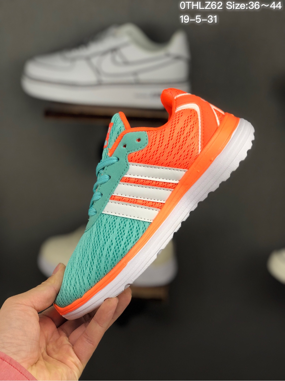 70 adidas阿迪达斯 夏季透气轻盈慢跑鞋