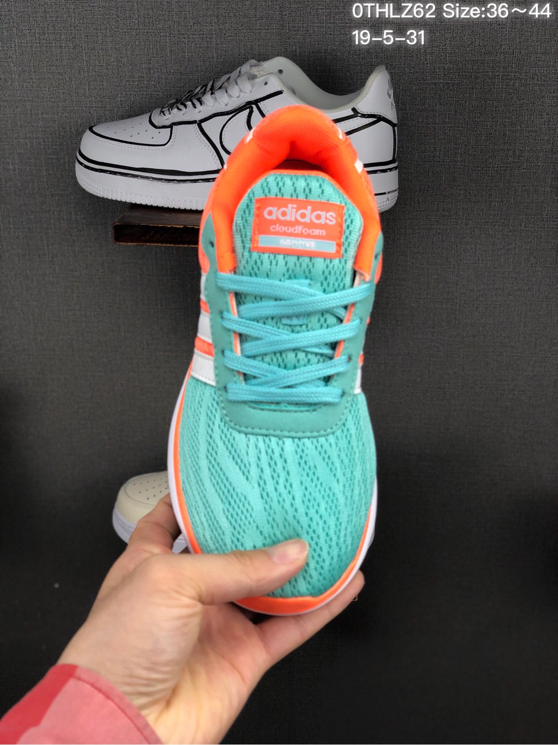 70 adidas阿迪达斯 夏季透气轻盈慢跑鞋