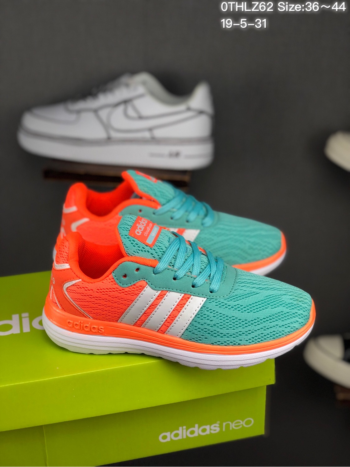 70 adidas阿迪达斯 夏季透气轻盈慢跑鞋