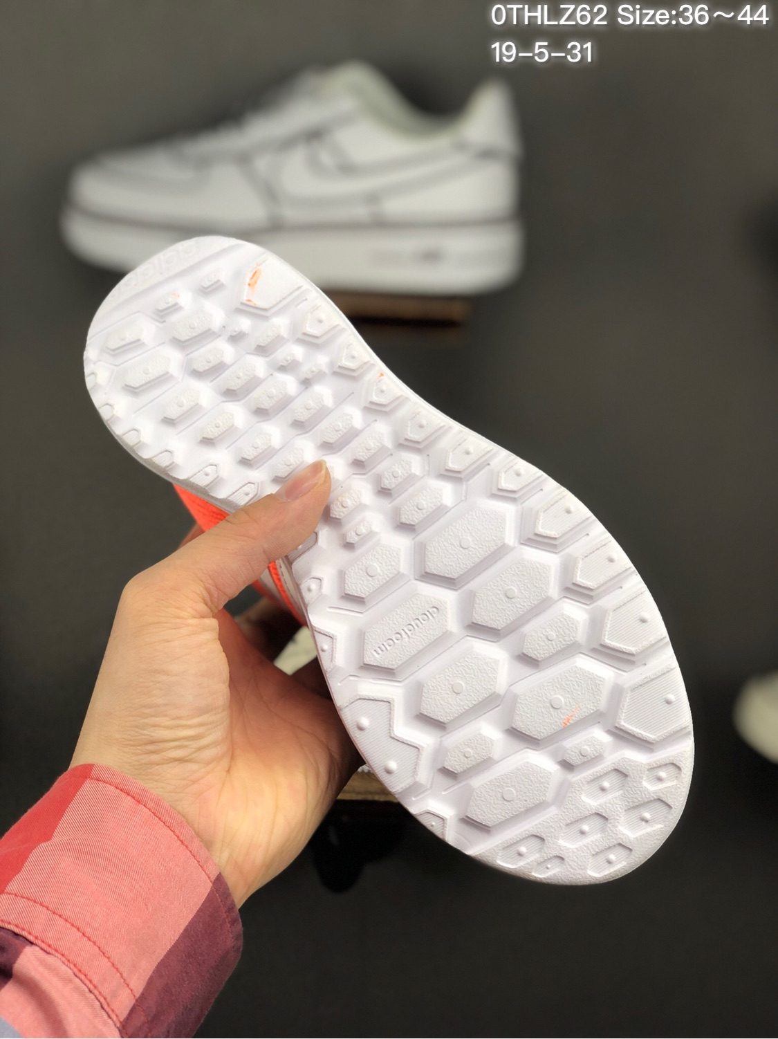 70 adidas阿迪达斯 夏季透气轻盈慢跑鞋