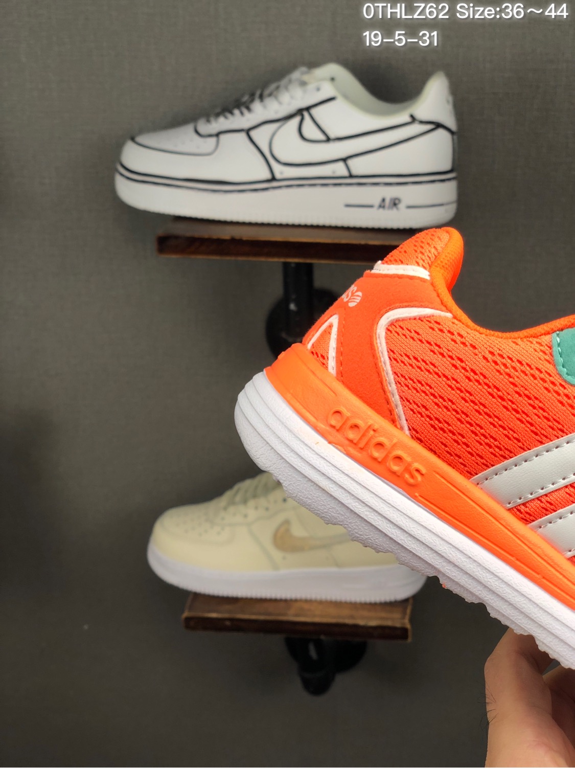 70 adidas阿迪达斯 夏季透气轻盈慢跑鞋