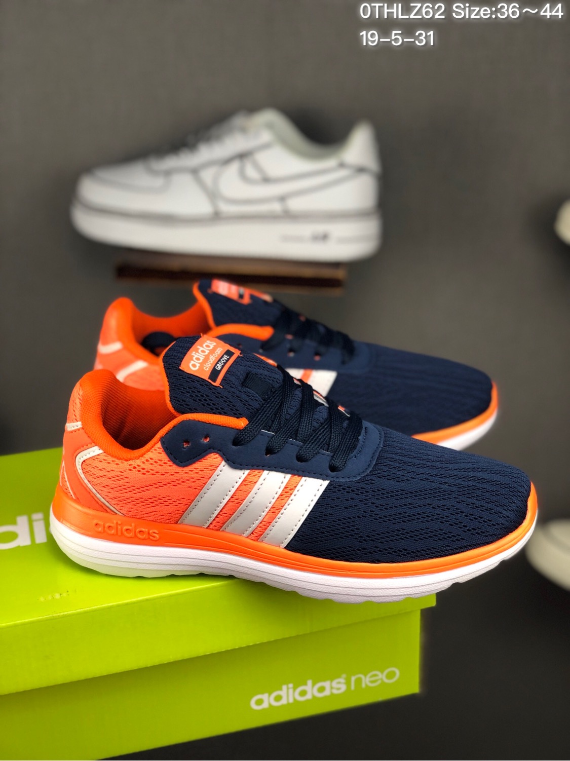 70 adidas阿迪达斯 夏季透气轻盈慢跑鞋