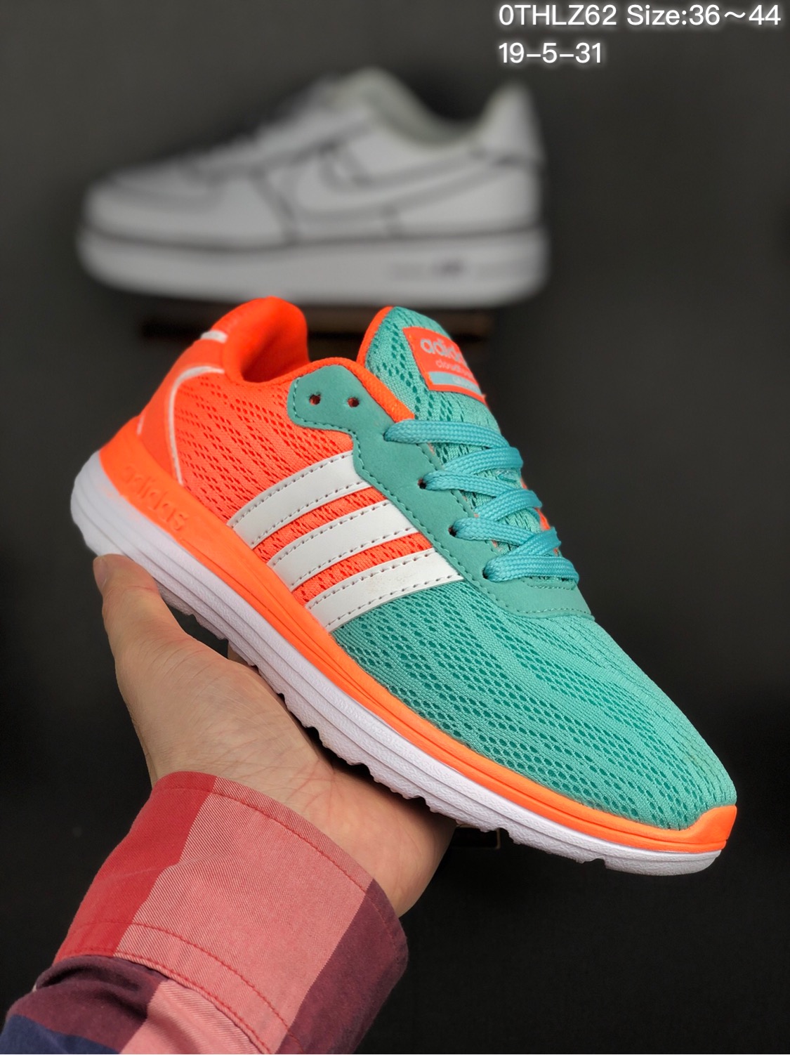 70 adidas阿迪达斯 夏季透气轻盈慢跑鞋