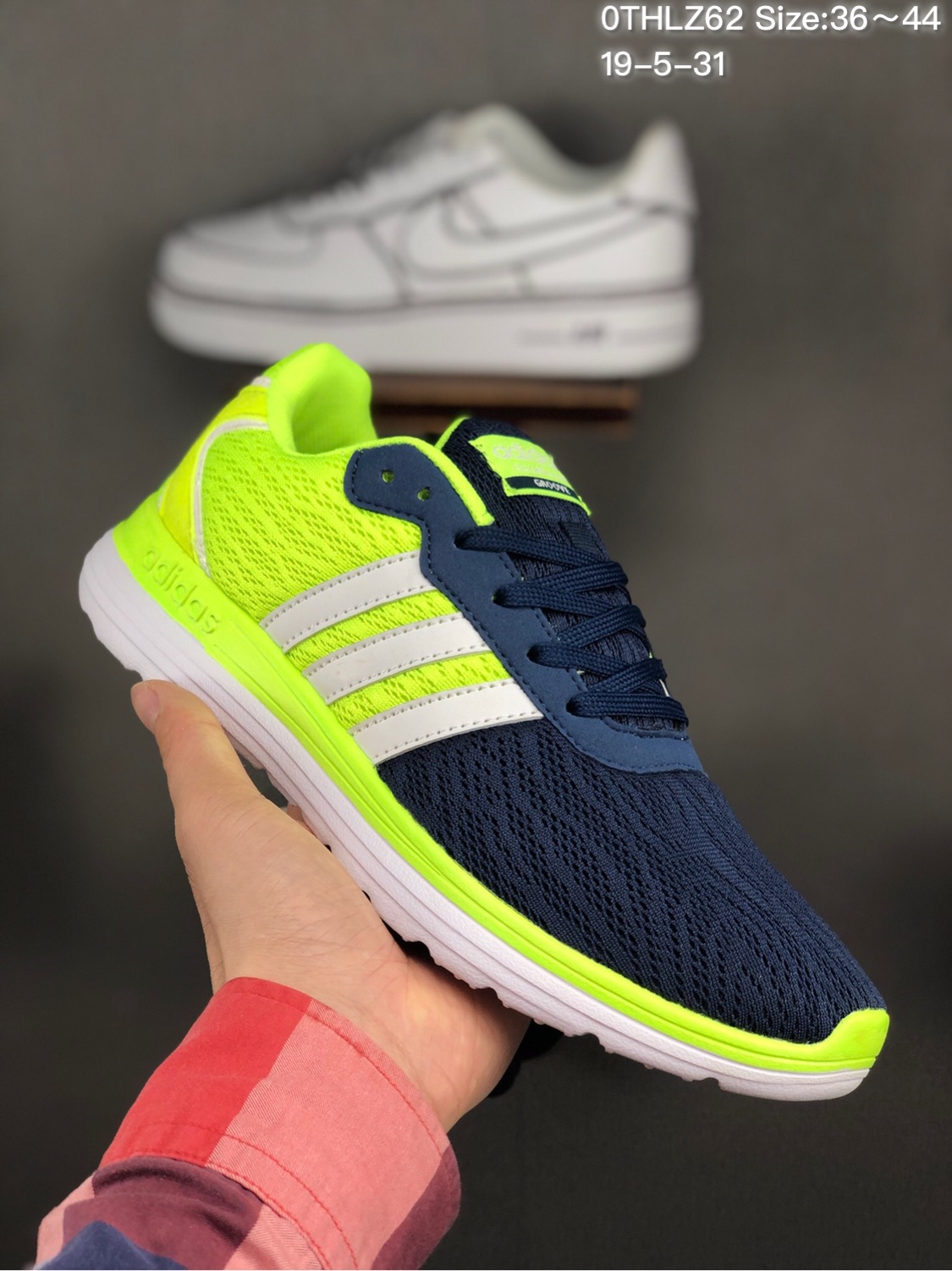 70 adidas阿迪达斯 夏季透气轻盈慢跑鞋