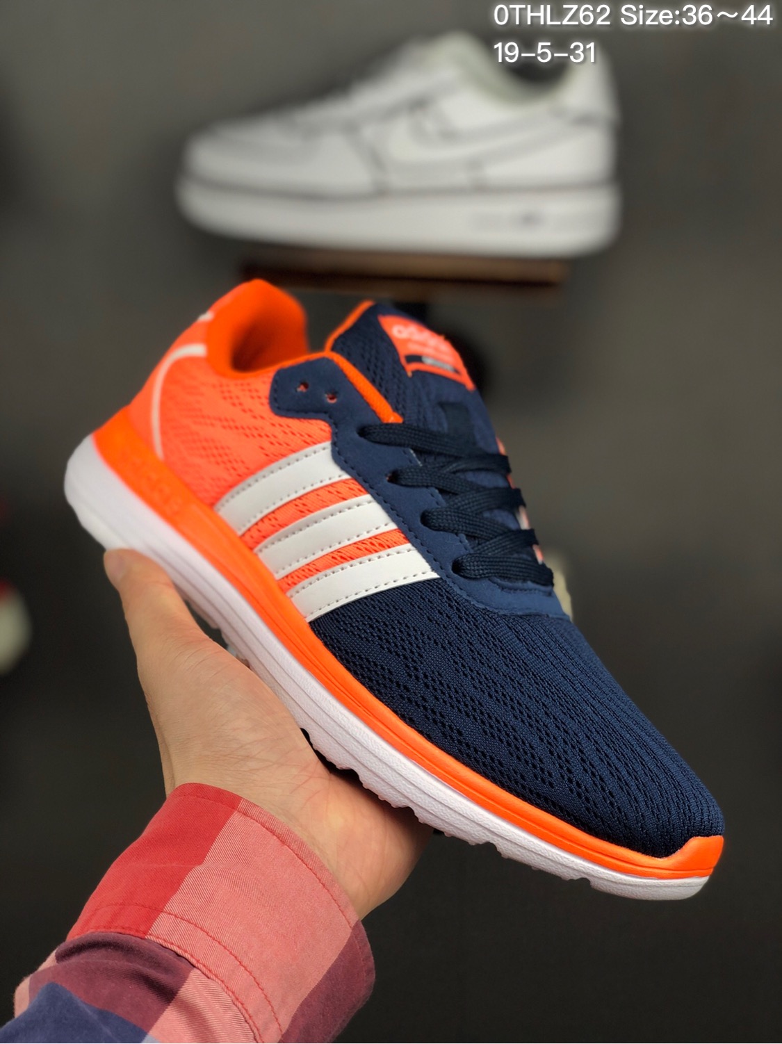 70 adidas阿迪达斯 夏季透气轻盈慢跑鞋