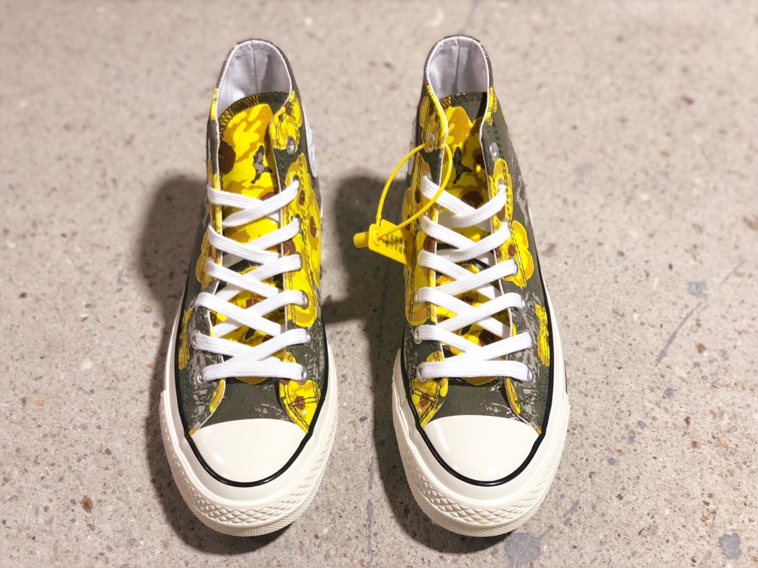 160  是属于这个夏天的converseCONVERSE CHUCK 70 高帮女鞋1970帆布夏天鞋身印染着属于夏日的小黄花
