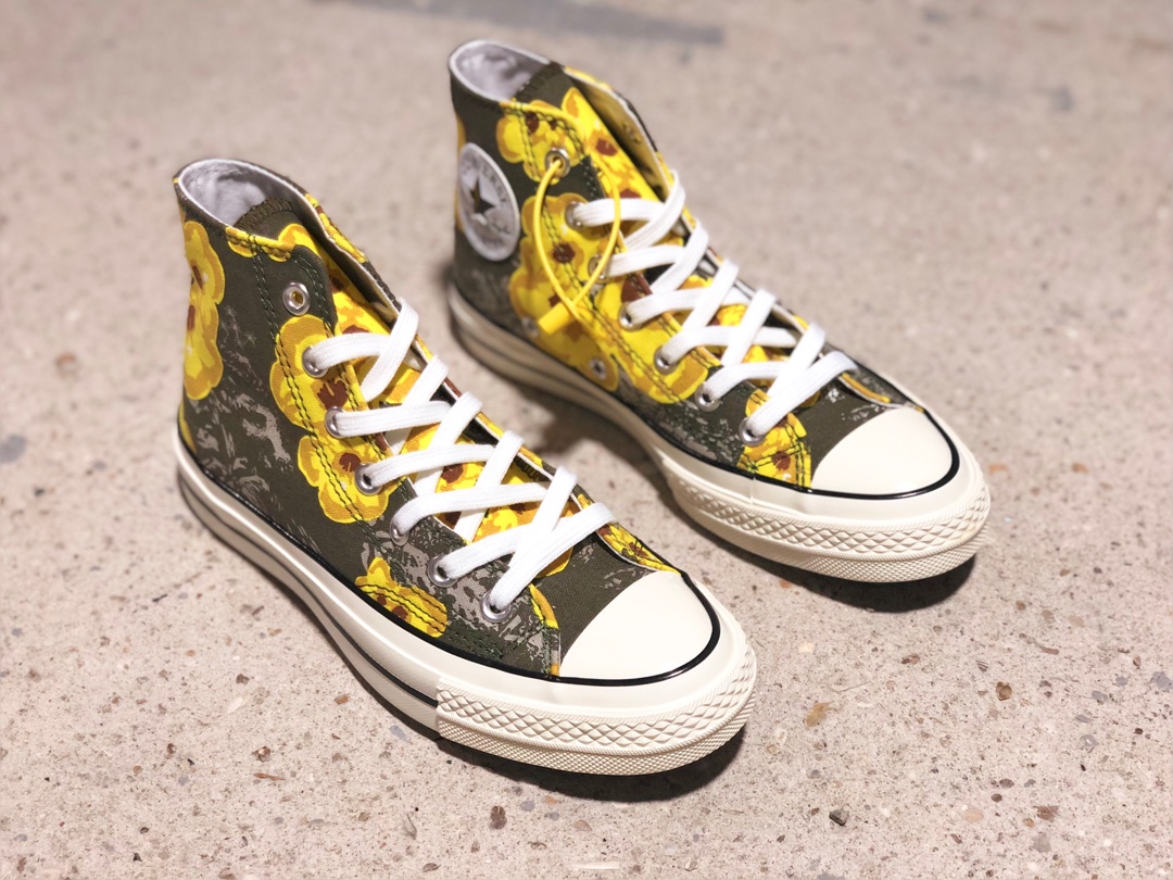 160  是属于这个夏天的converseCONVERSE CHUCK 70 高帮女鞋1970帆布夏天鞋身印染着属于夏日的小黄花