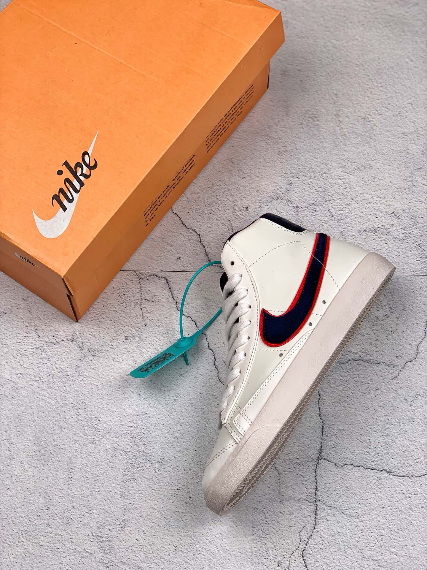 160  耐克Nike Blazer Mid Vintage ”City Pride”1977 QS经典开拓者高帮百搭休闲运动板鞋“米白重叠深蓝红钩”CD9318-100