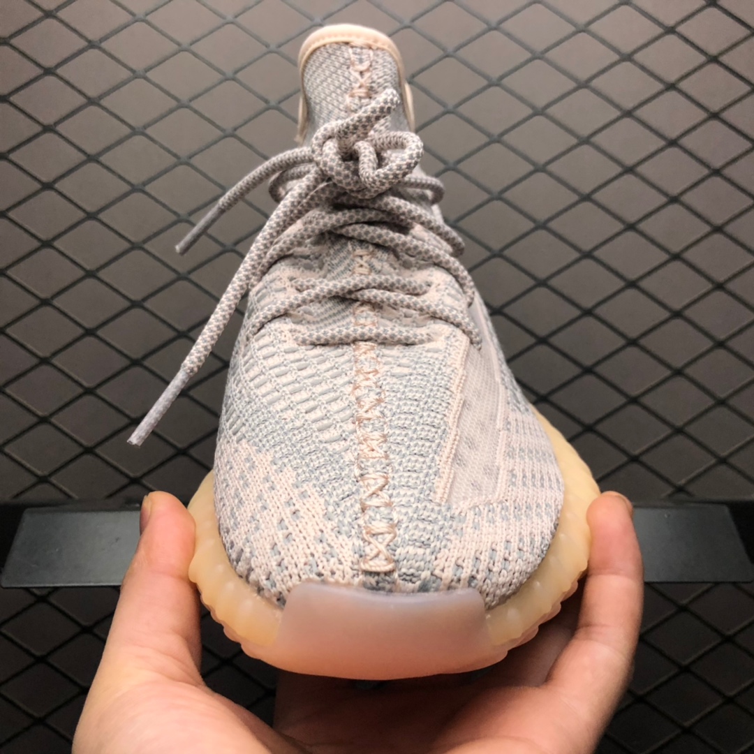 Value-for-money version of the Adidas Yeezy Boost 350 V2, new colorway 8