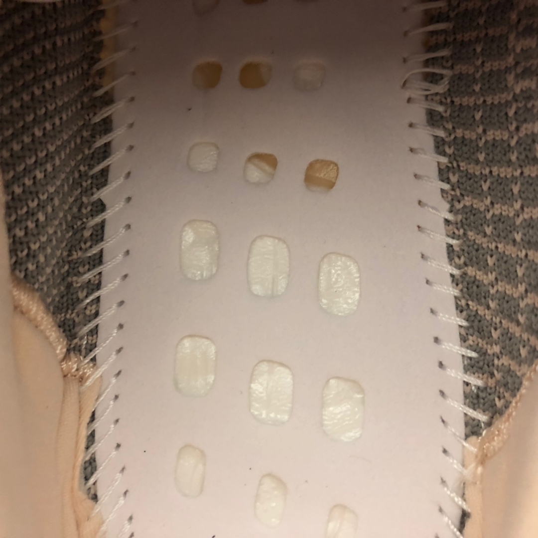 Value-for-money version of the Adidas Yeezy Boost 350 V2, new colorway 9