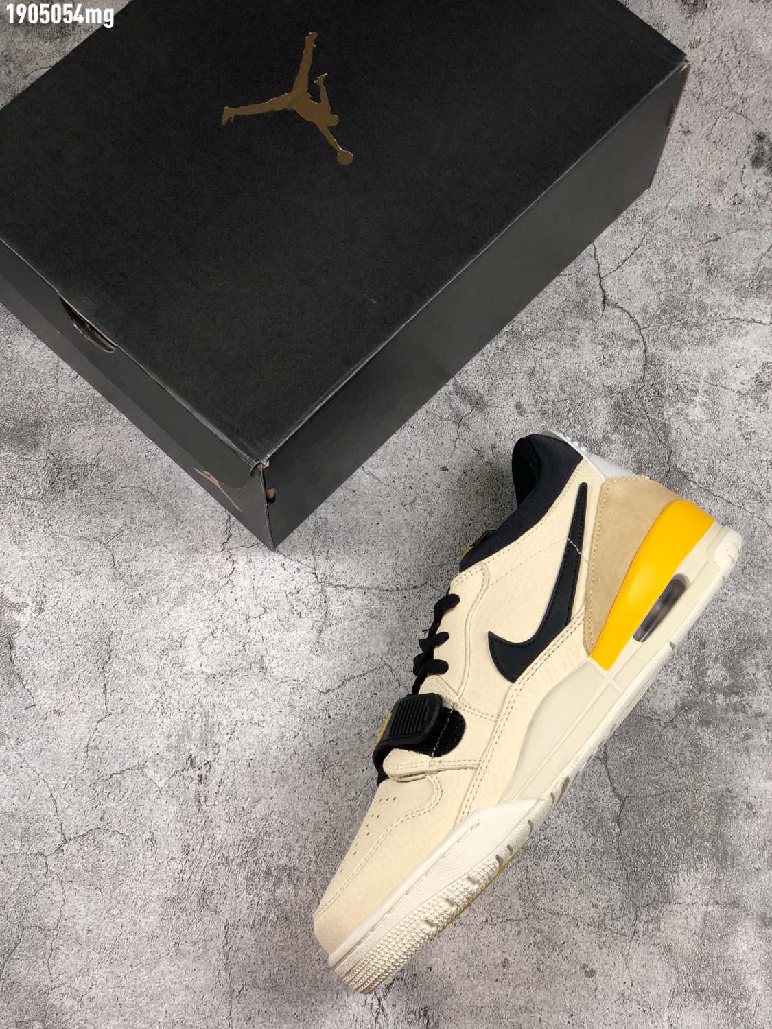 280 Don C 与 JordanBrand 联手推出 Jordan Legacy 312 low 此番又释出了全新的淡蓝配色CD7069-200