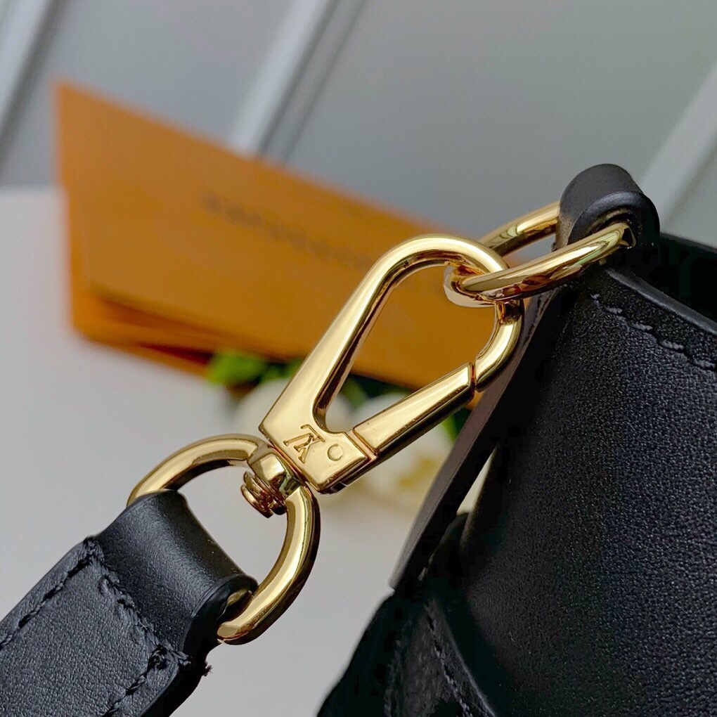 LV M53826 ON MY SIDE MM BAG