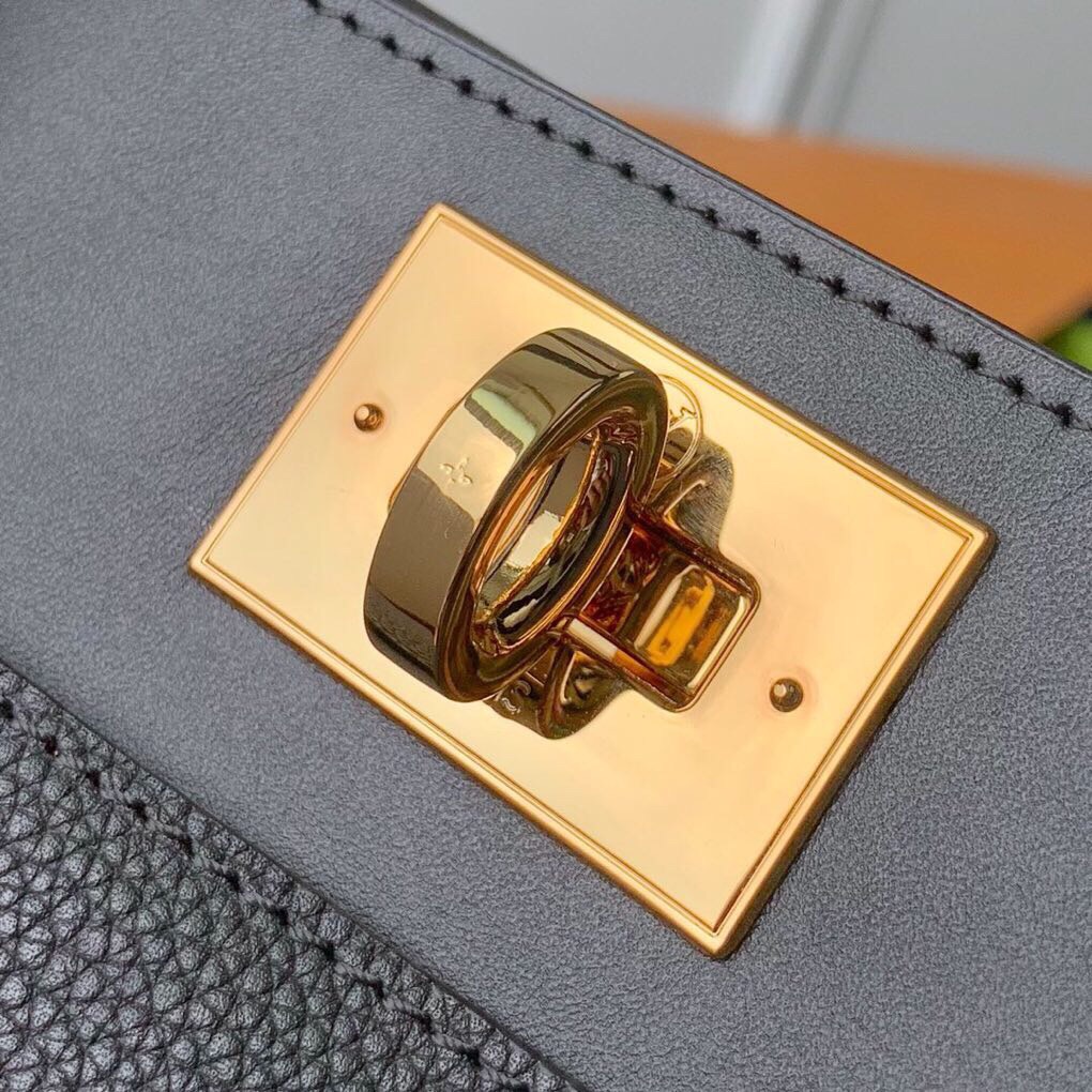 LV M53826 ON MY SIDE MM BAG