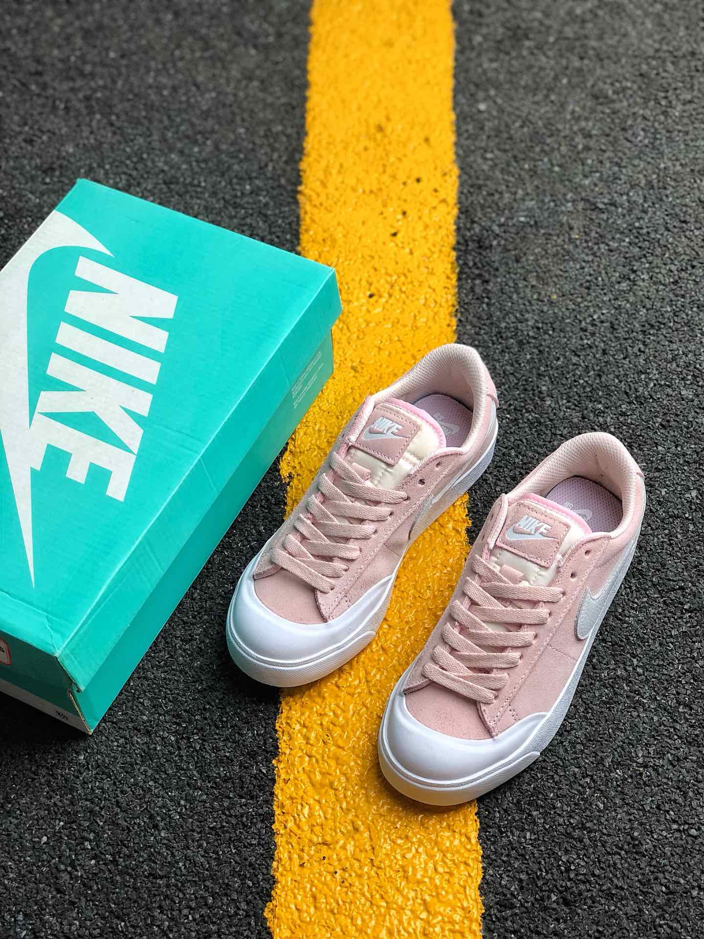 140Nike/Superme联名款 NIkeSB Blazer Zoom Low XT滑板鞋 864348-101