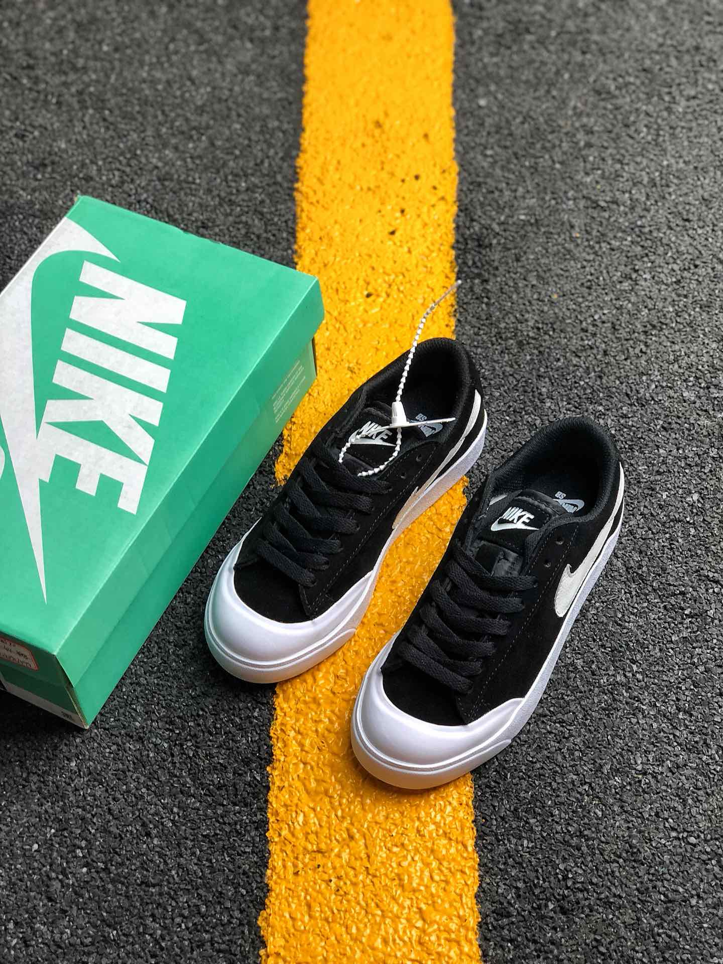 140Nike/Superme联名款 NIkeSB Blazer Zoom Low XT滑板鞋 864348-101
