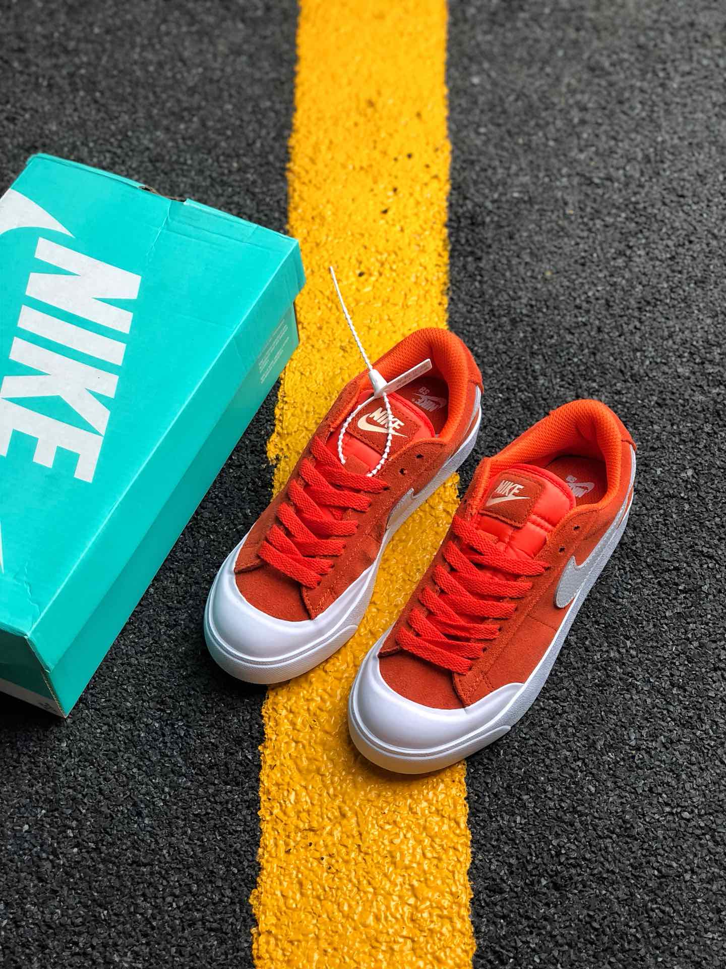 140Nike/Superme联名款 NIkeSB Blazer Zoom Low XT滑板鞋 864348-101