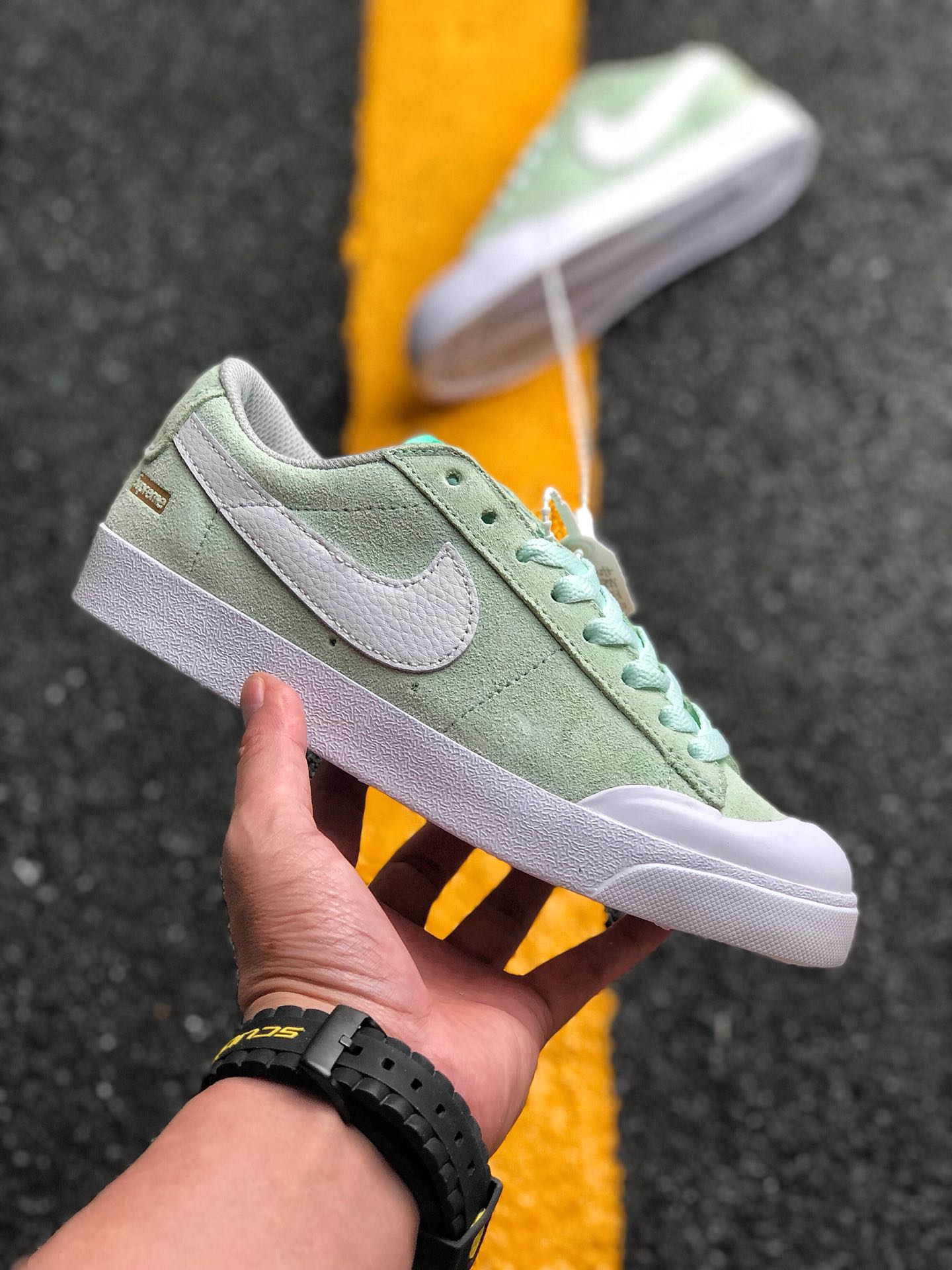 140Nike/Superme联名款 NIkeSB Blazer Zoom Low XT滑板鞋 864348-101