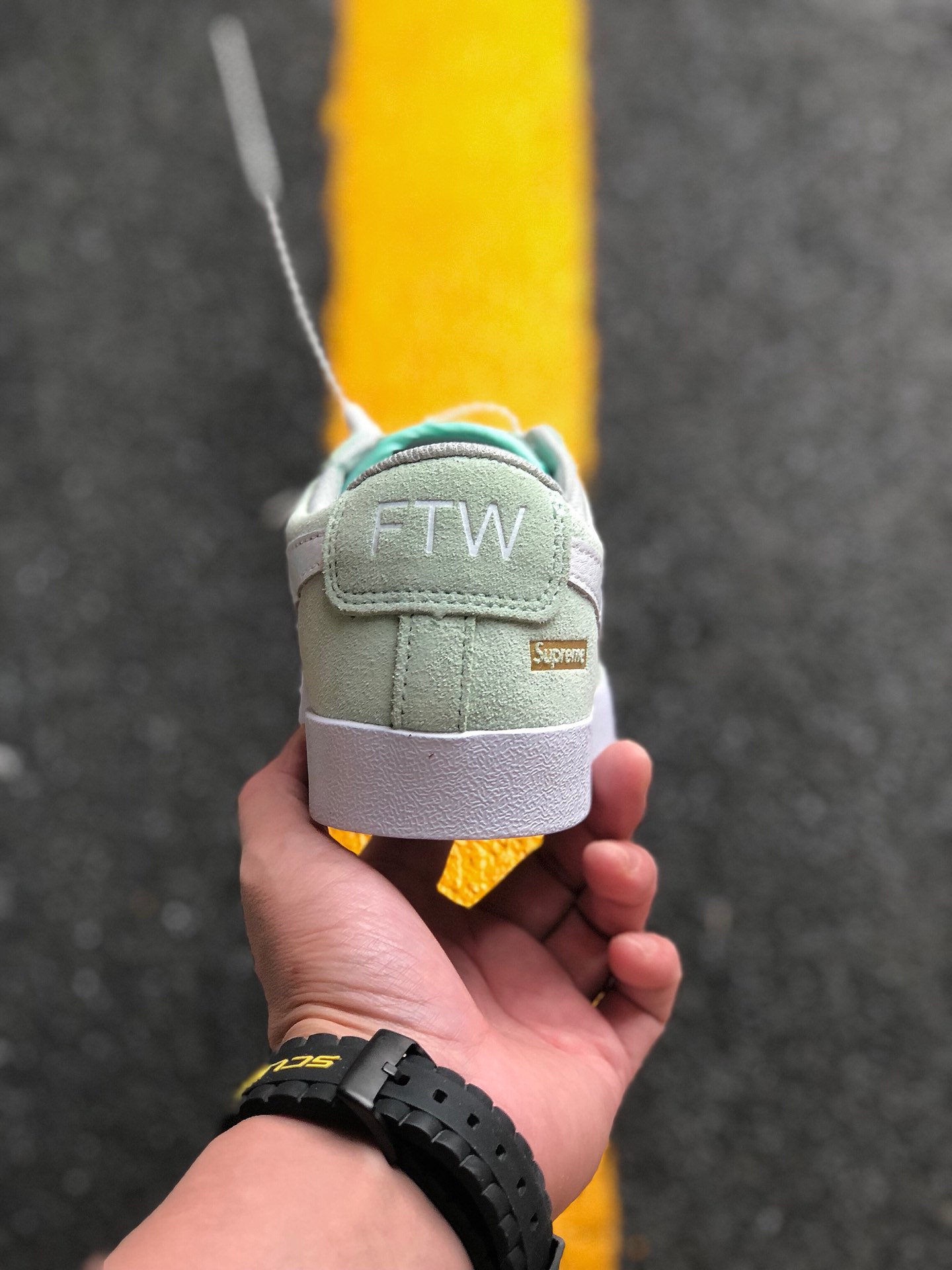 140Nike/Superme联名款 NIkeSB Blazer Zoom Low XT滑板鞋 864348-101