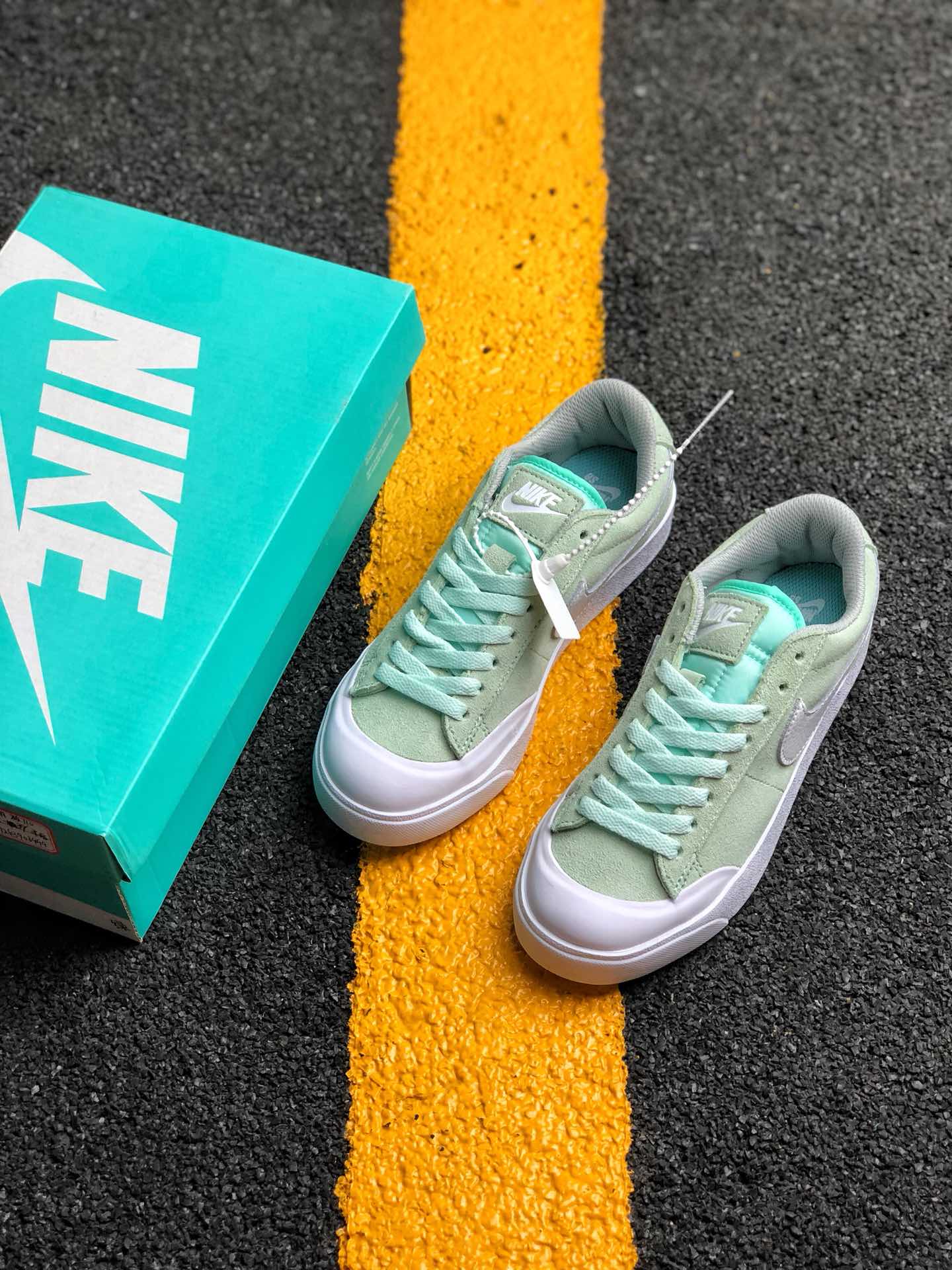 140Nike/Superme联名款 NIkeSB Blazer Zoom Low XT滑板鞋 864348-101