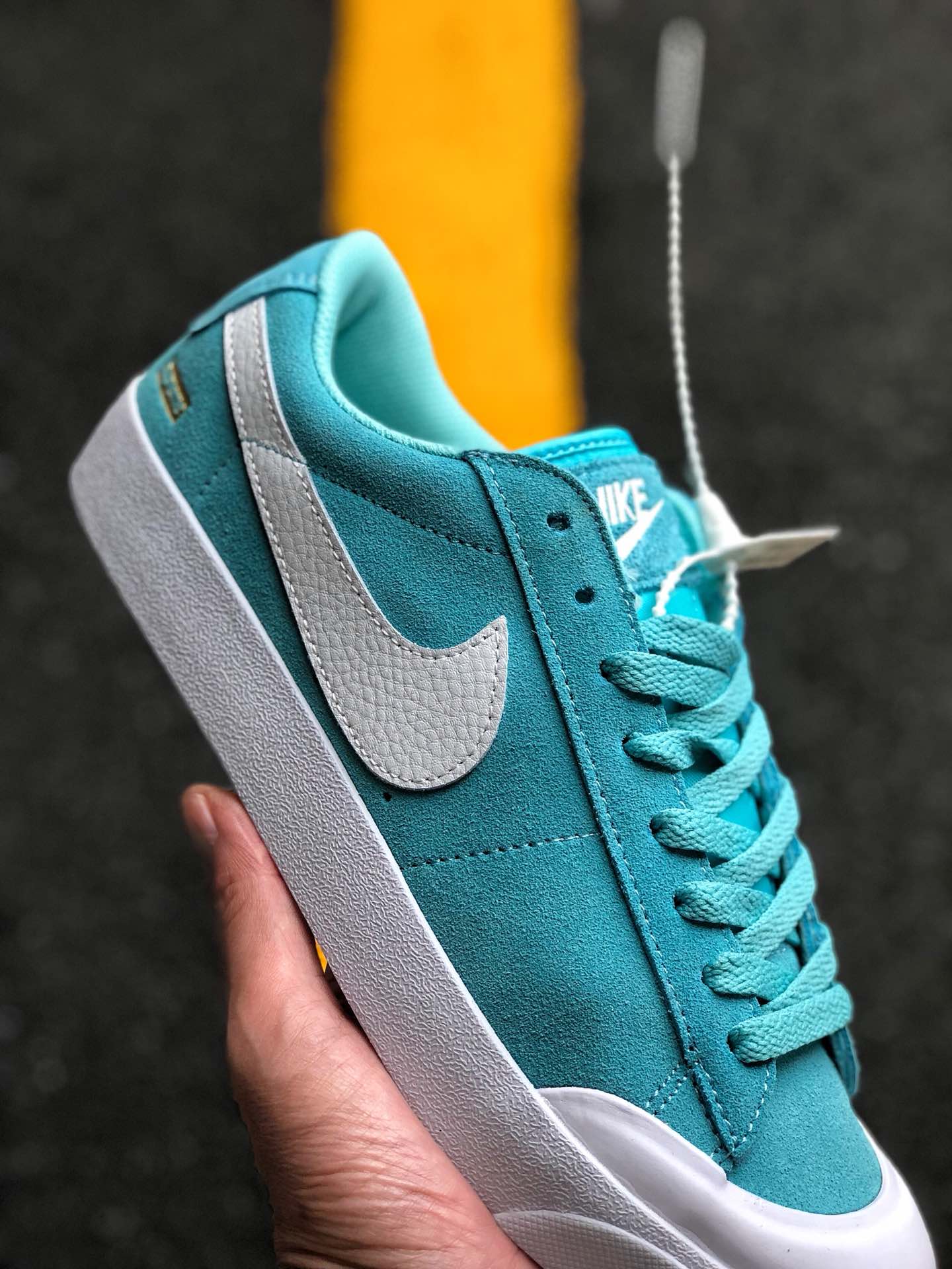 140Nike/Superme联名款 NIkeSB Blazer Zoom Low XT滑板鞋 864348-101