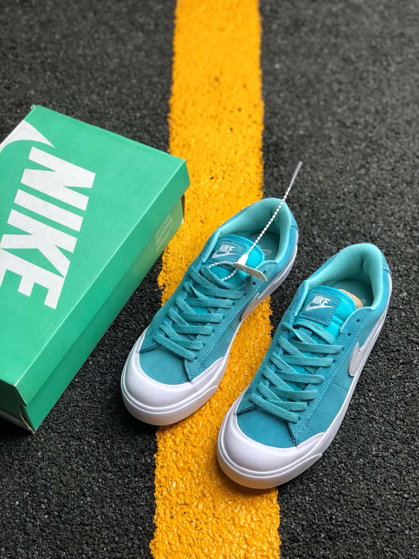 140Nike/Superme联名款 NIkeSB Blazer Zoom Low XT滑板鞋 864348-101