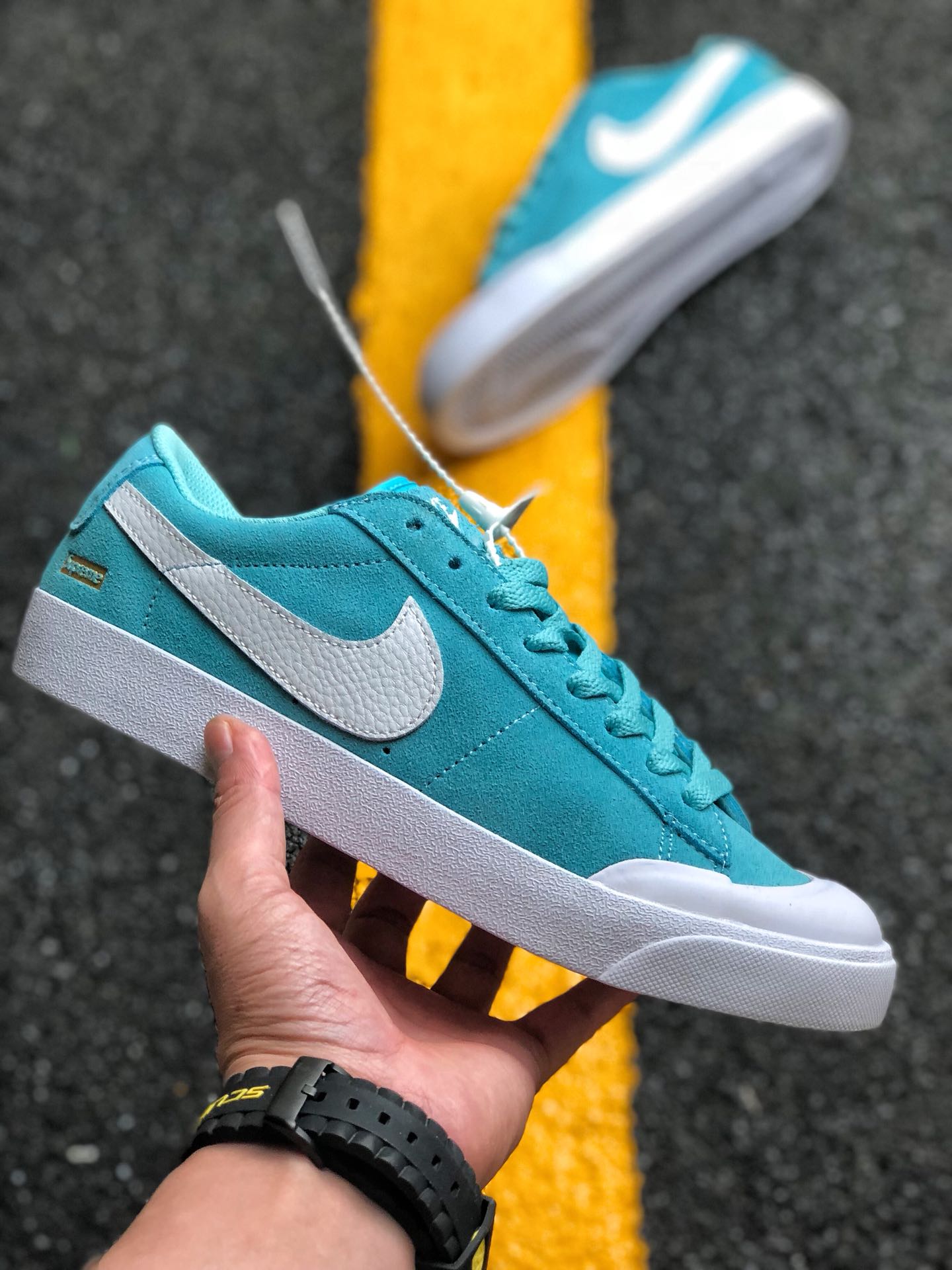 140Nike/Superme联名款 NIkeSB Blazer Zoom Low XT滑板鞋 864348-101