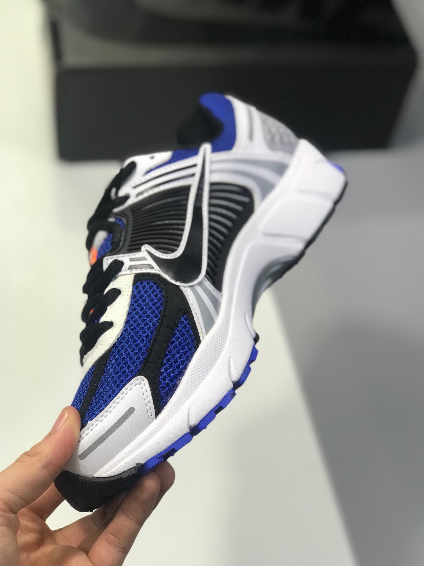 200 【顶级潮流爆款】Nike 与英国新晋时尚品牌 A-COLD-WALL* 合作打造的联名系列中的 A-COLD-WALL* x Nike Zoom Vomero+ 5