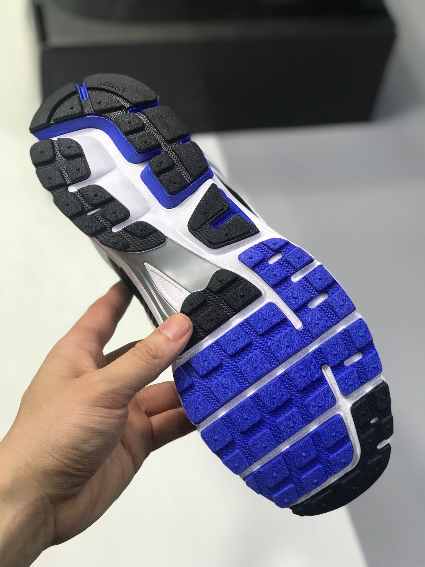 200 【顶级潮流爆款】Nike 与英国新晋时尚品牌 A-COLD-WALL* 合作打造的联名系列中的 A-COLD-WALL* x Nike Zoom Vomero+ 5