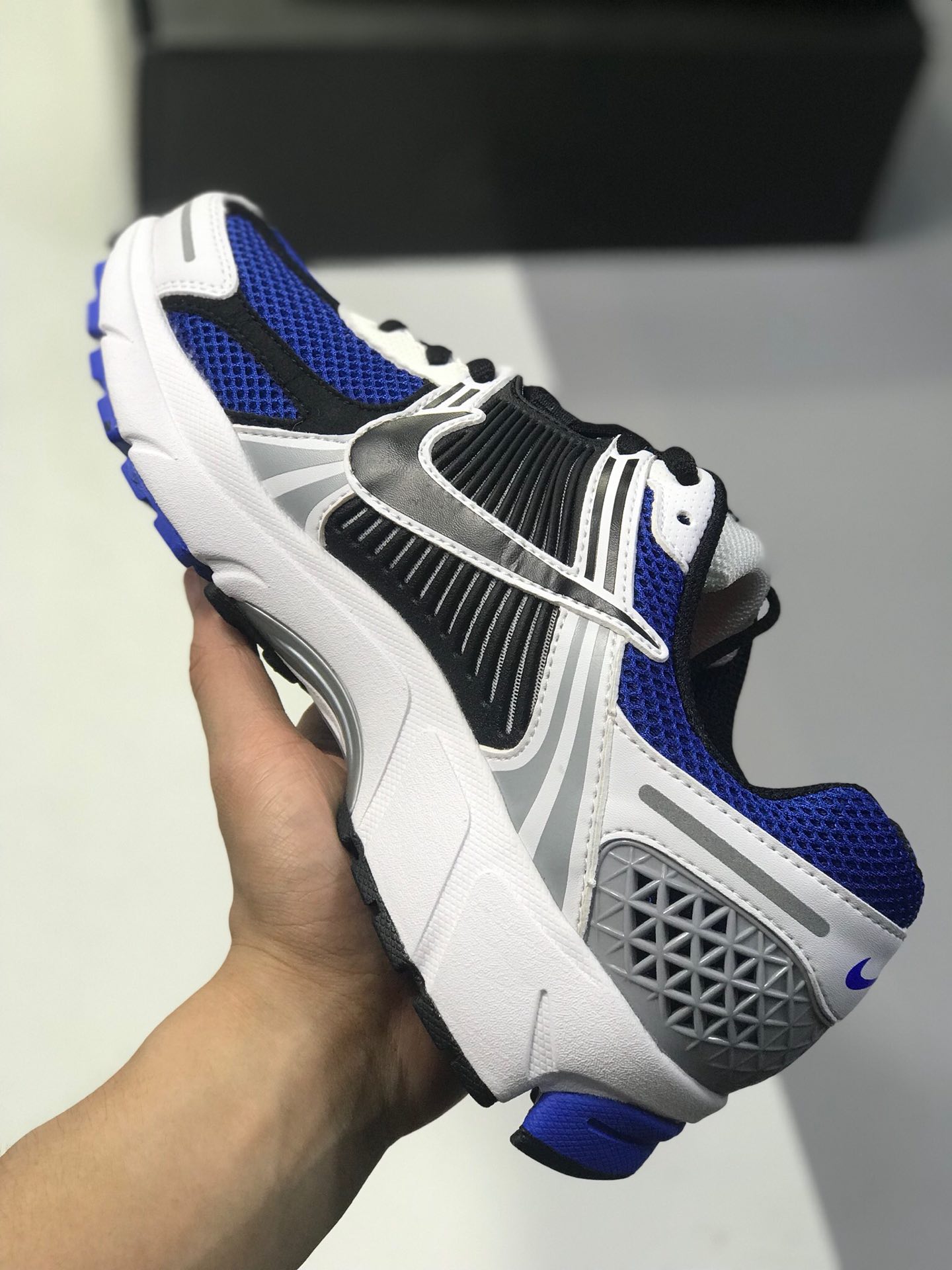 200 【顶级潮流爆款】Nike 与英国新晋时尚品牌 A-COLD-WALL* 合作打造的联名系列中的 A-COLD-WALL* x Nike Zoom Vomero+ 5
