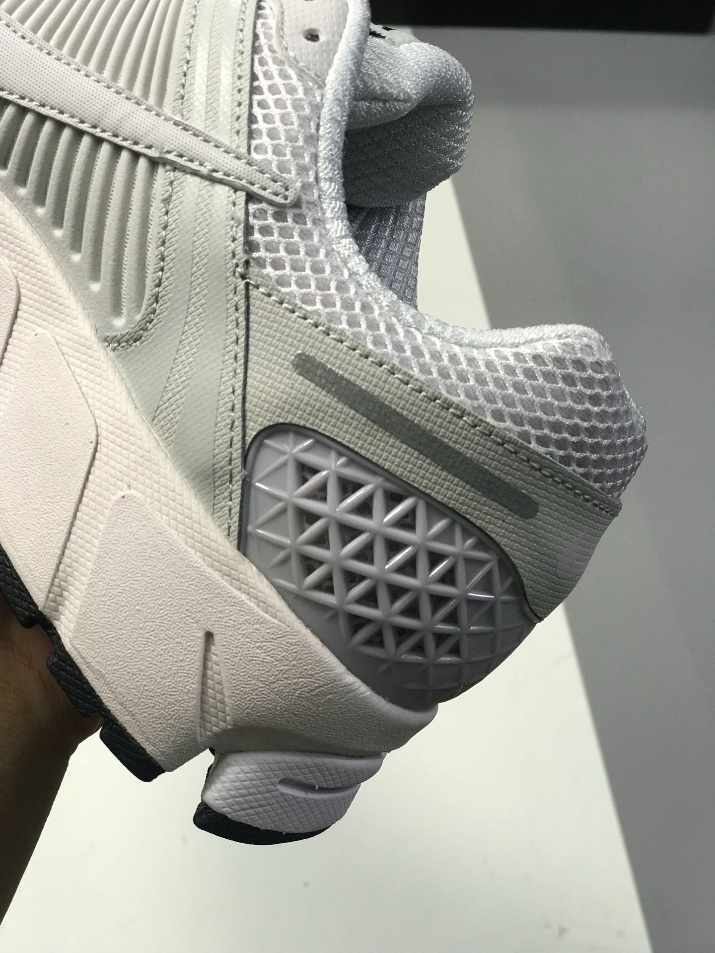 200 【顶级潮流爆款】Nike 与英国新晋时尚品牌 A-COLD-WALL* 合作打造的联名系列中的 A-COLD-WALL* x Nike Zoom Vomero+ 5