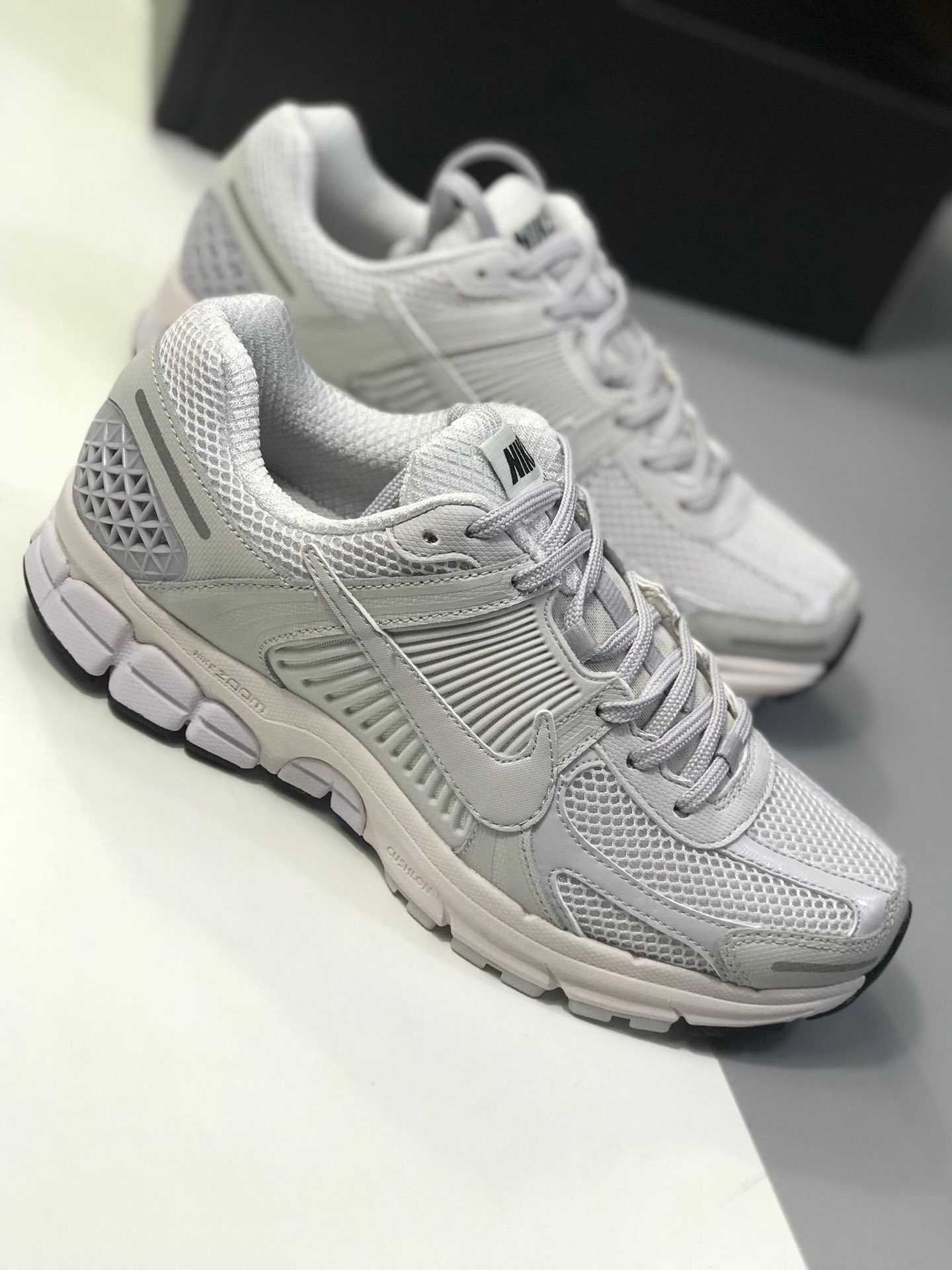 200 【顶级潮流爆款】Nike 与英国新晋时尚品牌 A-COLD-WALL* 合作打造的联名系列中的 A-COLD-WALL* x Nike Zoom Vomero+ 5