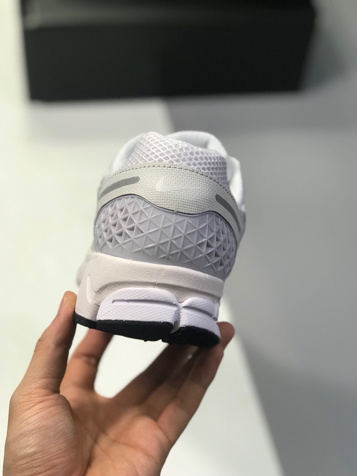 200 【顶级潮流爆款】Nike 与英国新晋时尚品牌 A-COLD-WALL* 合作打造的联名系列中的 A-COLD-WALL* x Nike Zoom Vomero+ 5