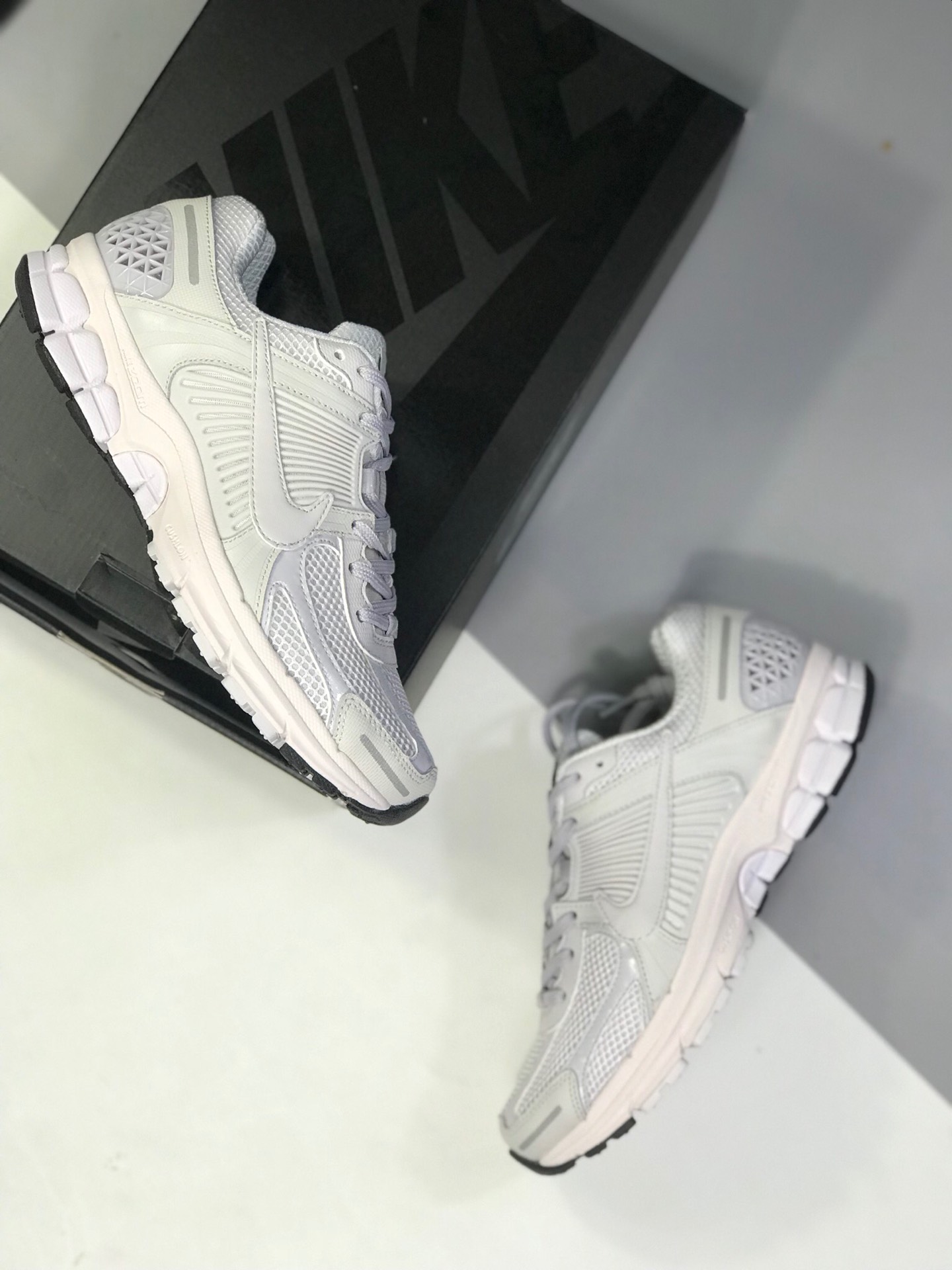 200 【顶级潮流爆款】Nike 与英国新晋时尚品牌 A-COLD-WALL* 合作打造的联名系列中的 A-COLD-WALL* x Nike Zoom Vomero+ 5