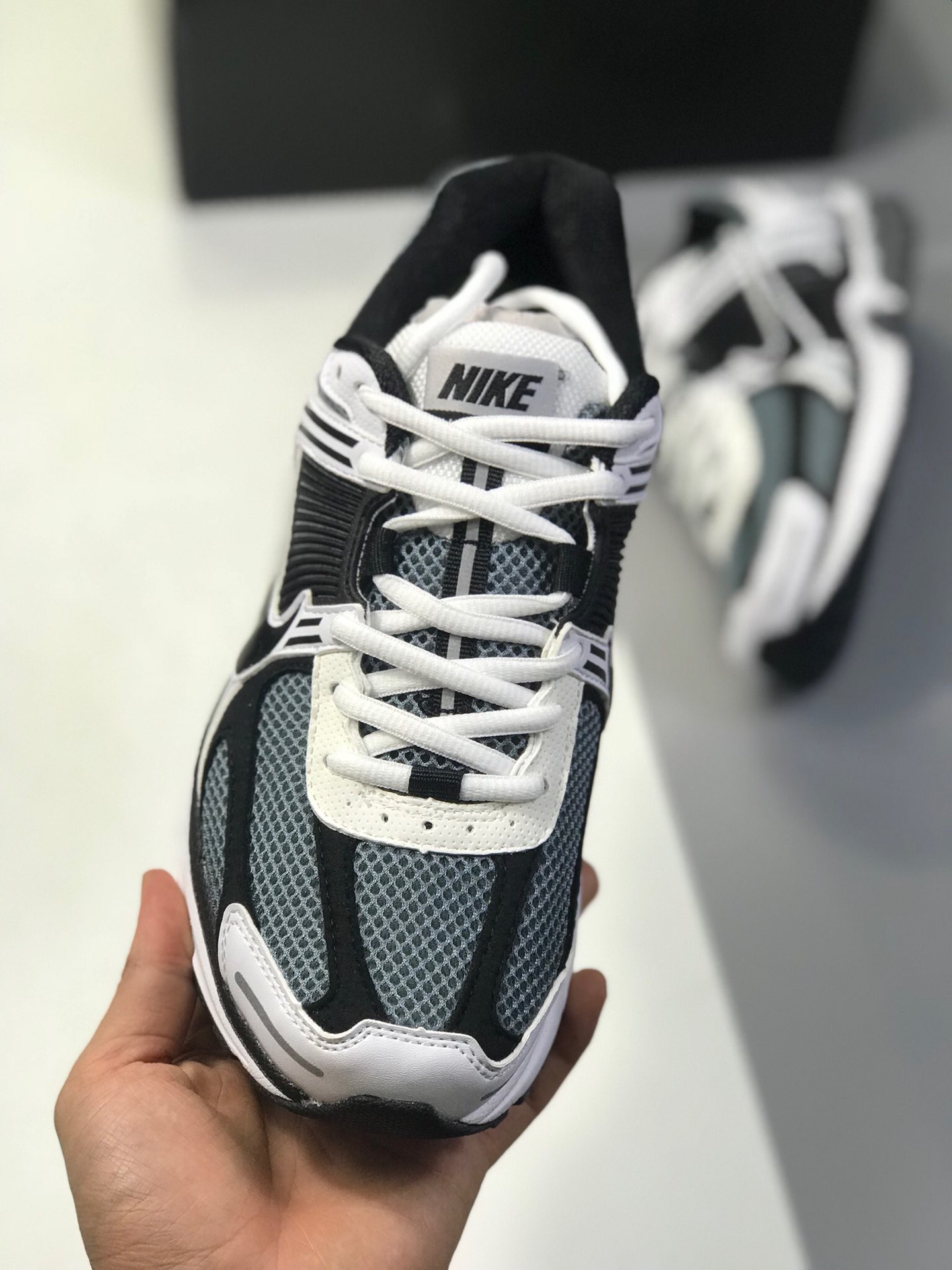 200 【顶级潮流爆款】Nike 与英国新晋时尚品牌 A-COLD-WALL* 合作打造的联名系列中的 A-COLD-WALL* x Nike Zoom Vomero+ 5