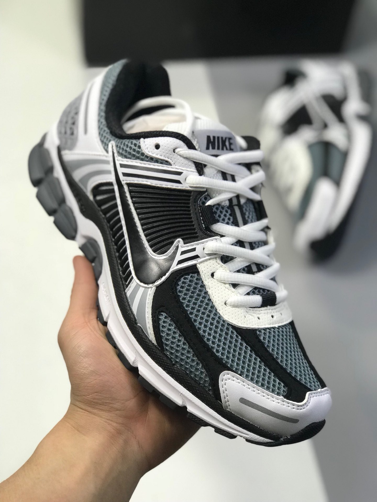 200 【顶级潮流爆款】Nike 与英国新晋时尚品牌 A-COLD-WALL* 合作打造的联名系列中的 A-COLD-WALL* x Nike Zoom Vomero+ 5