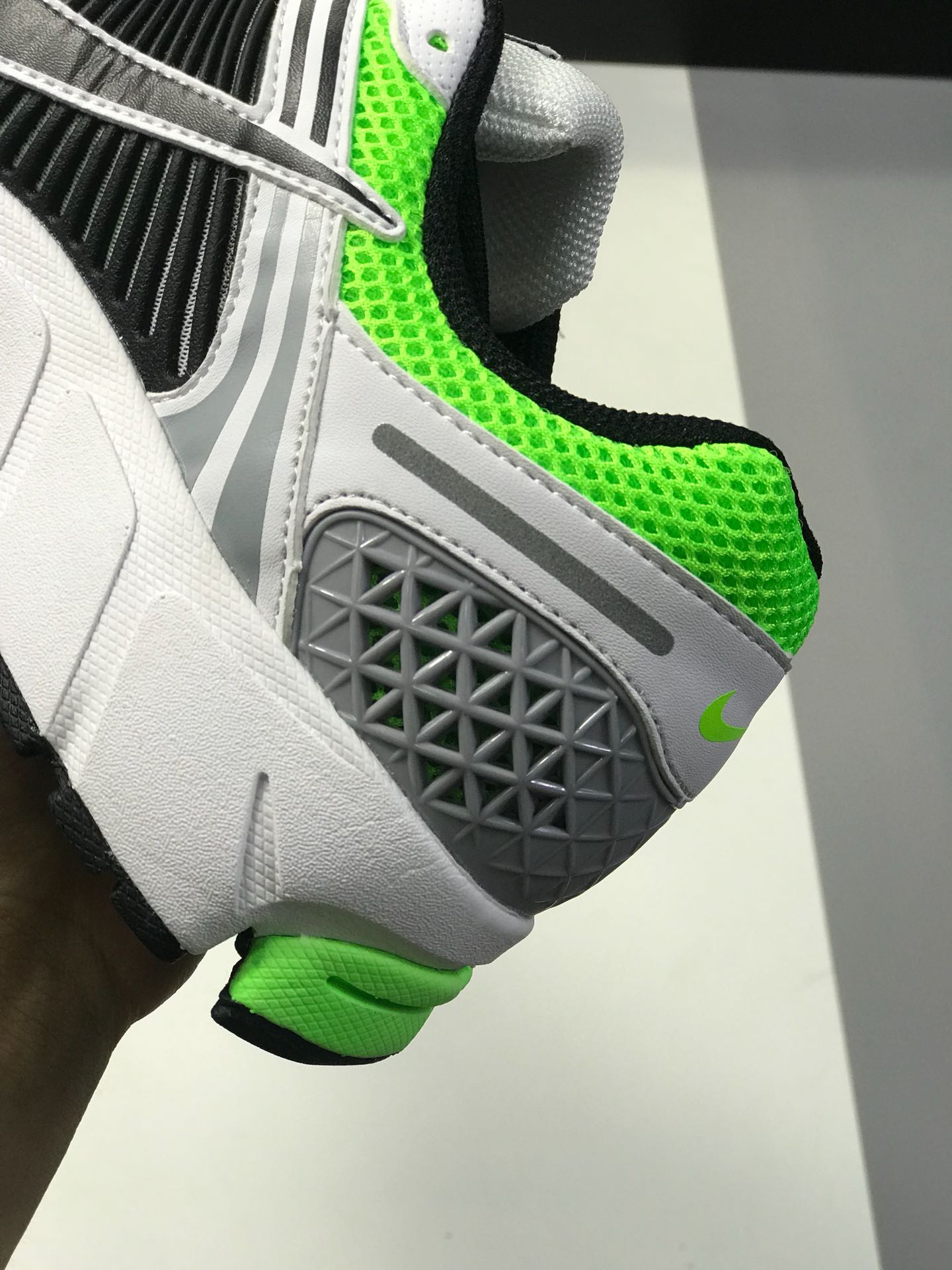 200 【顶级潮流爆款】Nike 与英国新晋时尚品牌 A-COLD-WALL* 合作打造的联名系列中的 A-COLD-WALL* x Nike Zoom Vomero+ 5