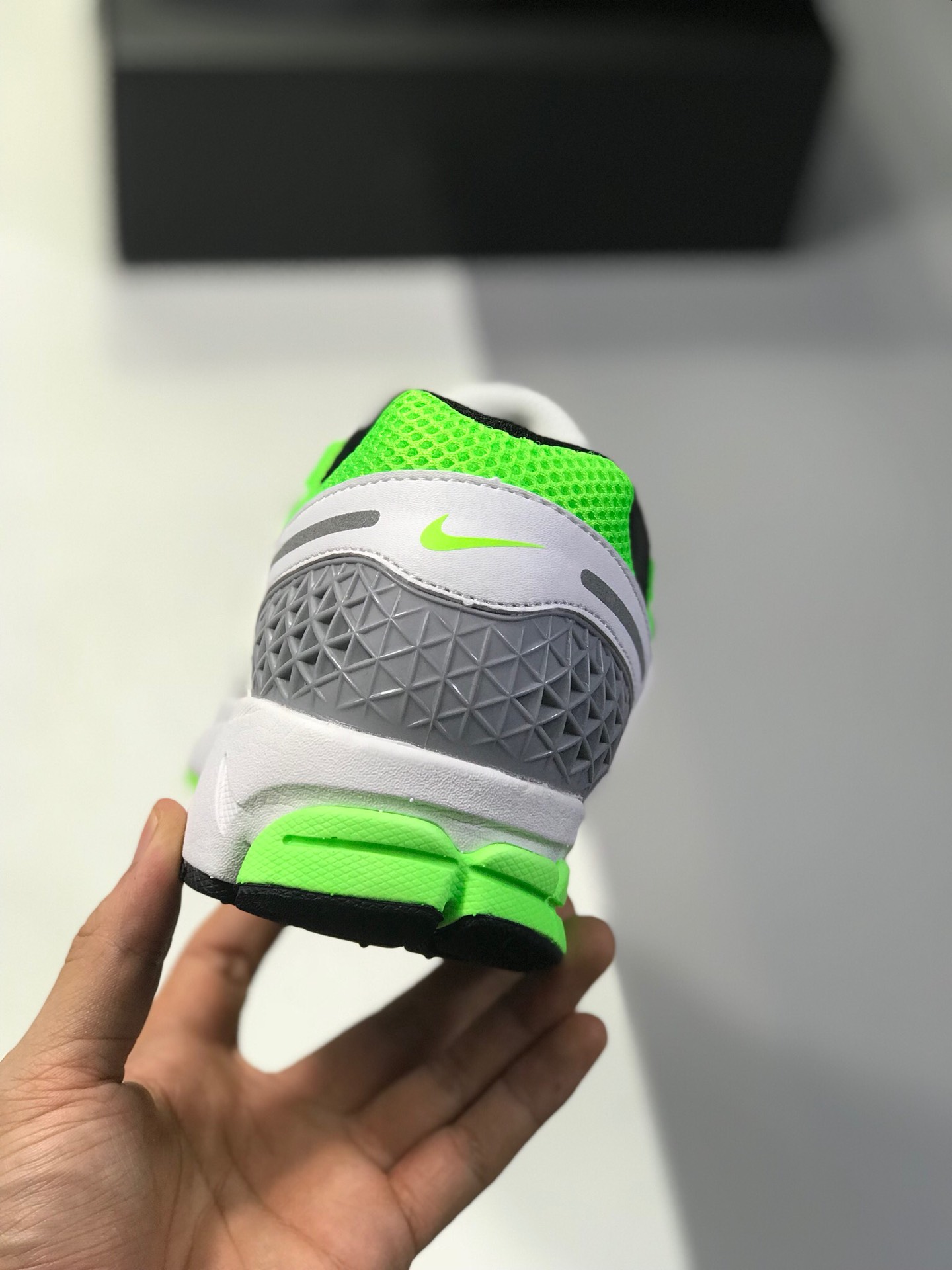 200 【顶级潮流爆款】Nike 与英国新晋时尚品牌 A-COLD-WALL* 合作打造的联名系列中的 A-COLD-WALL* x Nike Zoom Vomero+ 5