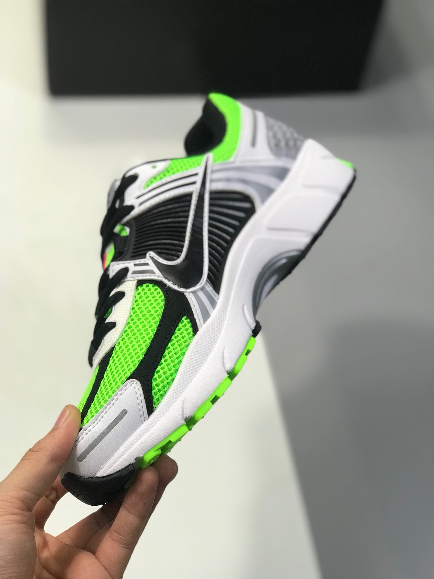 200 【顶级潮流爆款】Nike 与英国新晋时尚品牌 A-COLD-WALL* 合作打造的联名系列中的 A-COLD-WALL* x Nike Zoom Vomero+ 5