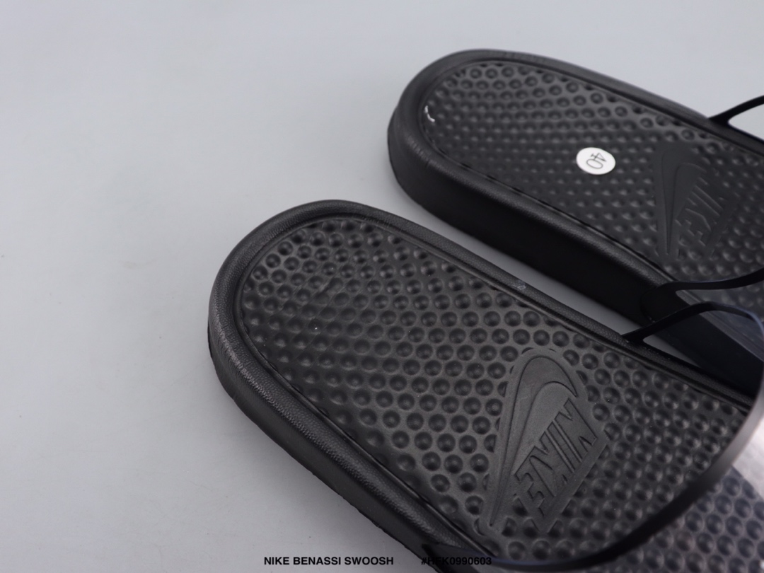 55 NIKE BENASSI SWOOSH 耐克露趾运动拖鞋