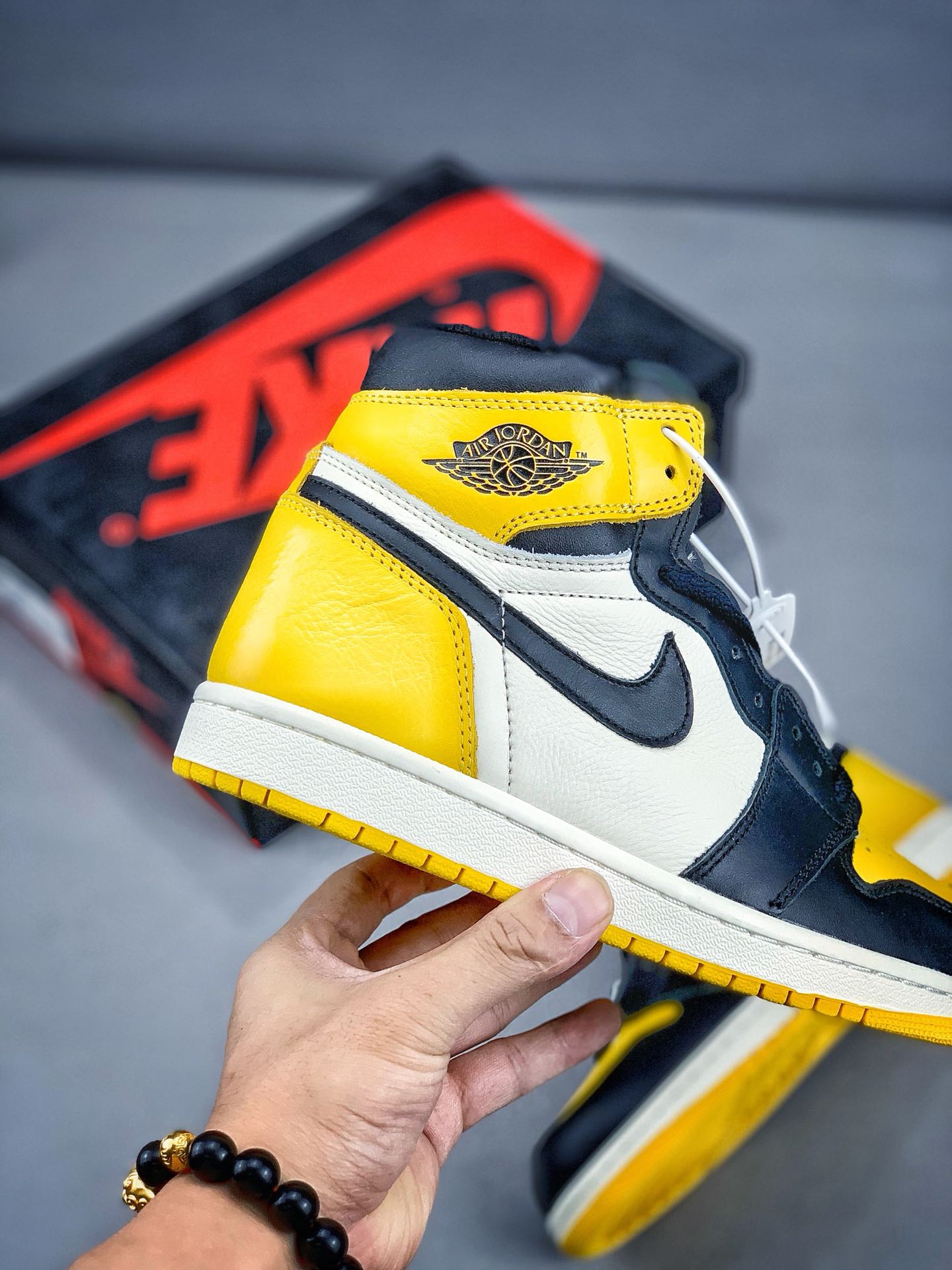 220原价市场280 Air Jordan 1 “Yellow Toe”黑黄脚趾曾经的天价配色AR1020-700